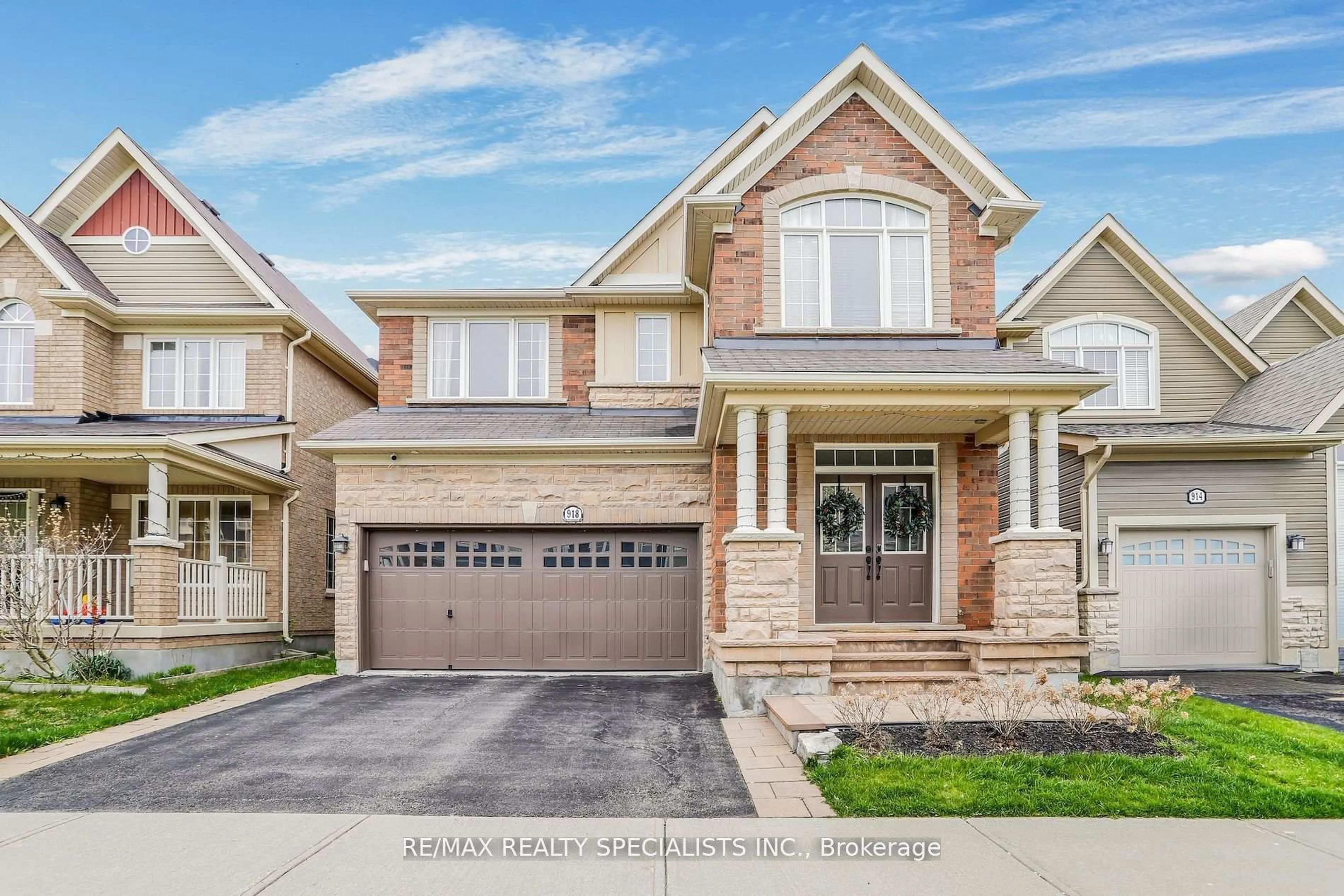 Home with brick exterior material, street for 918 Savoline Blvd, Milton Ontario L9T 0Z4