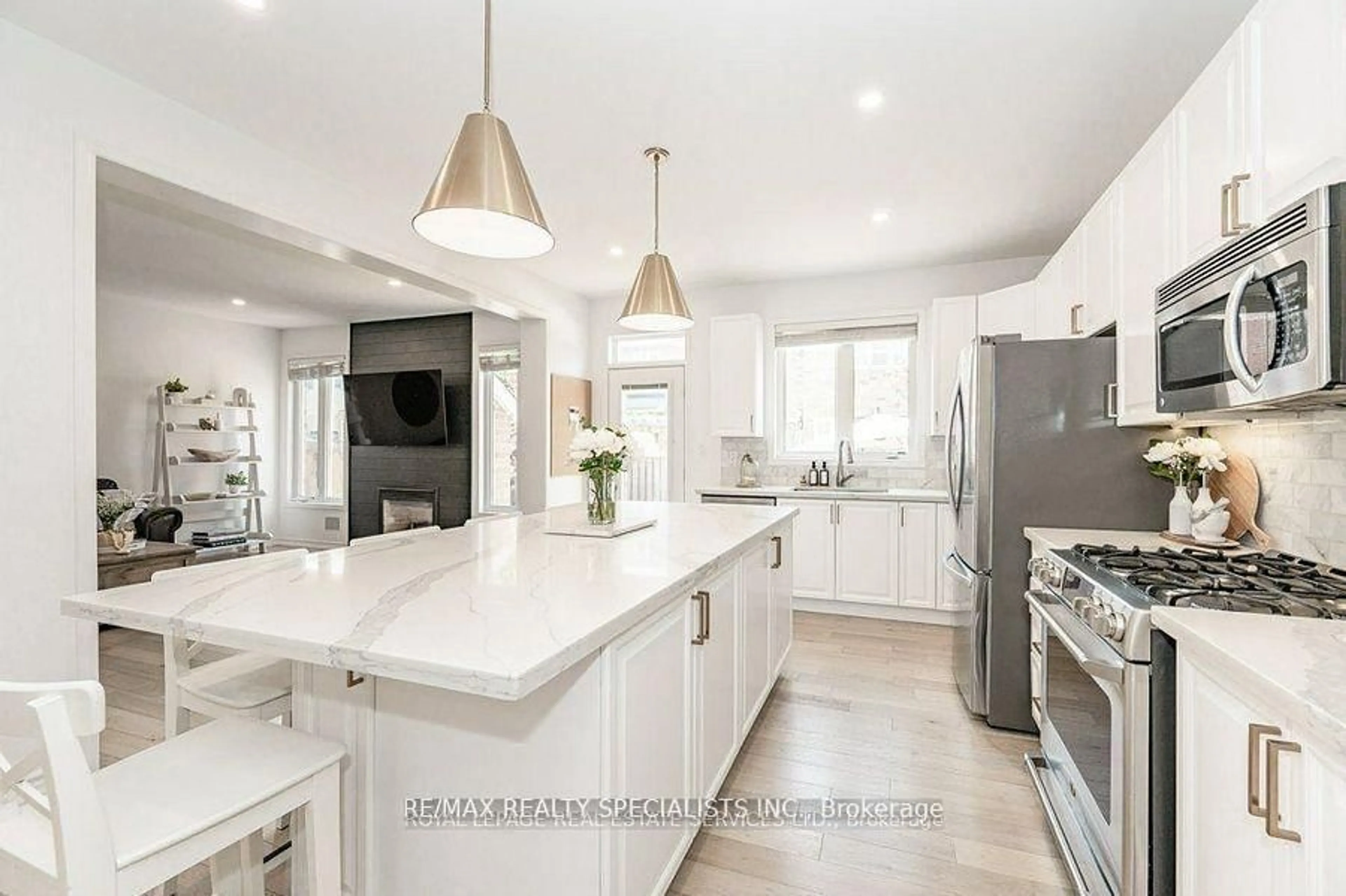 Open concept kitchen, ceramic/tile floor for 918 Savoline Blvd, Milton Ontario L9T 0Z4