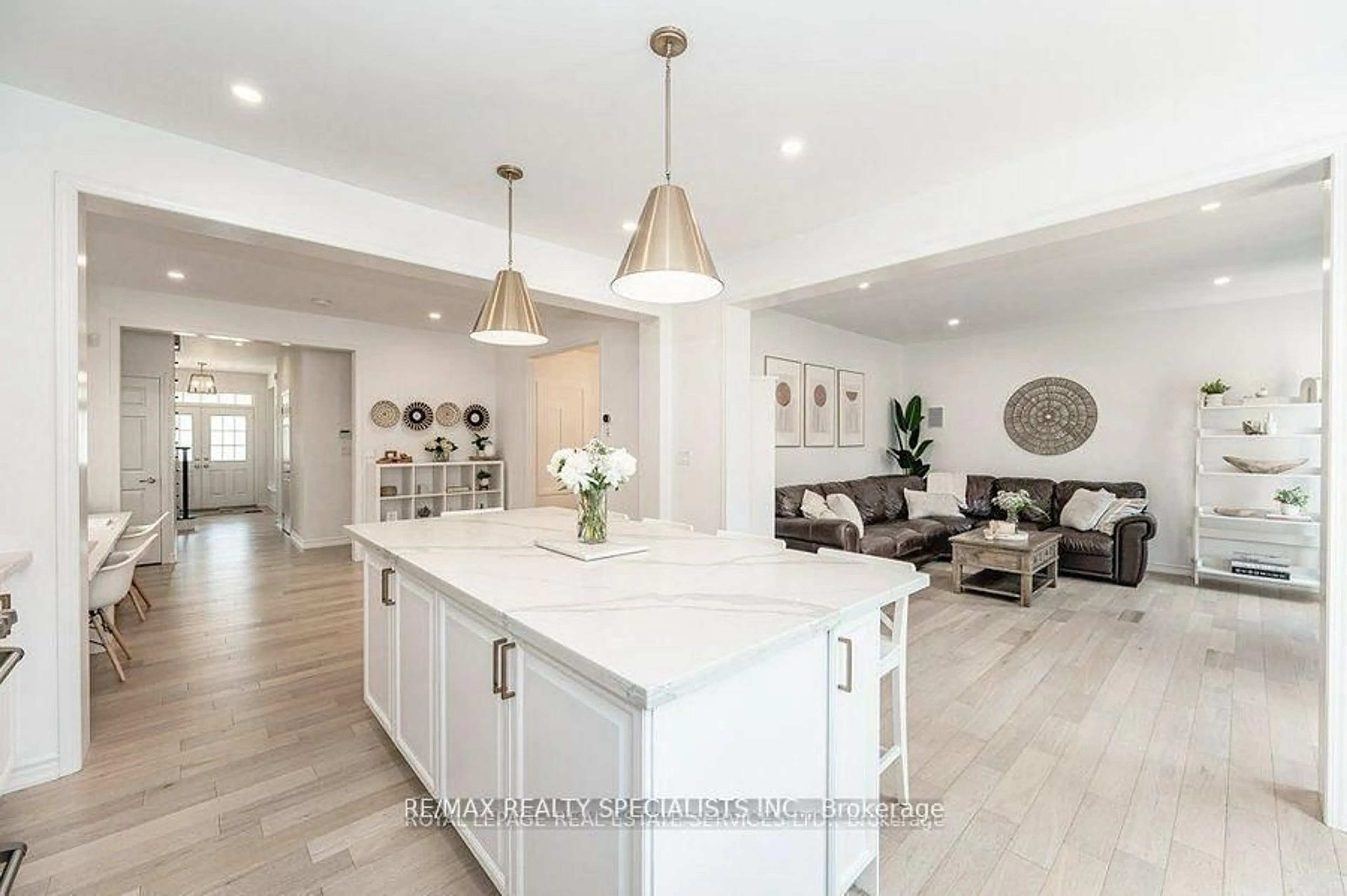 Open concept kitchen, unknown for 918 Savoline Blvd, Milton Ontario L9T 0Z4