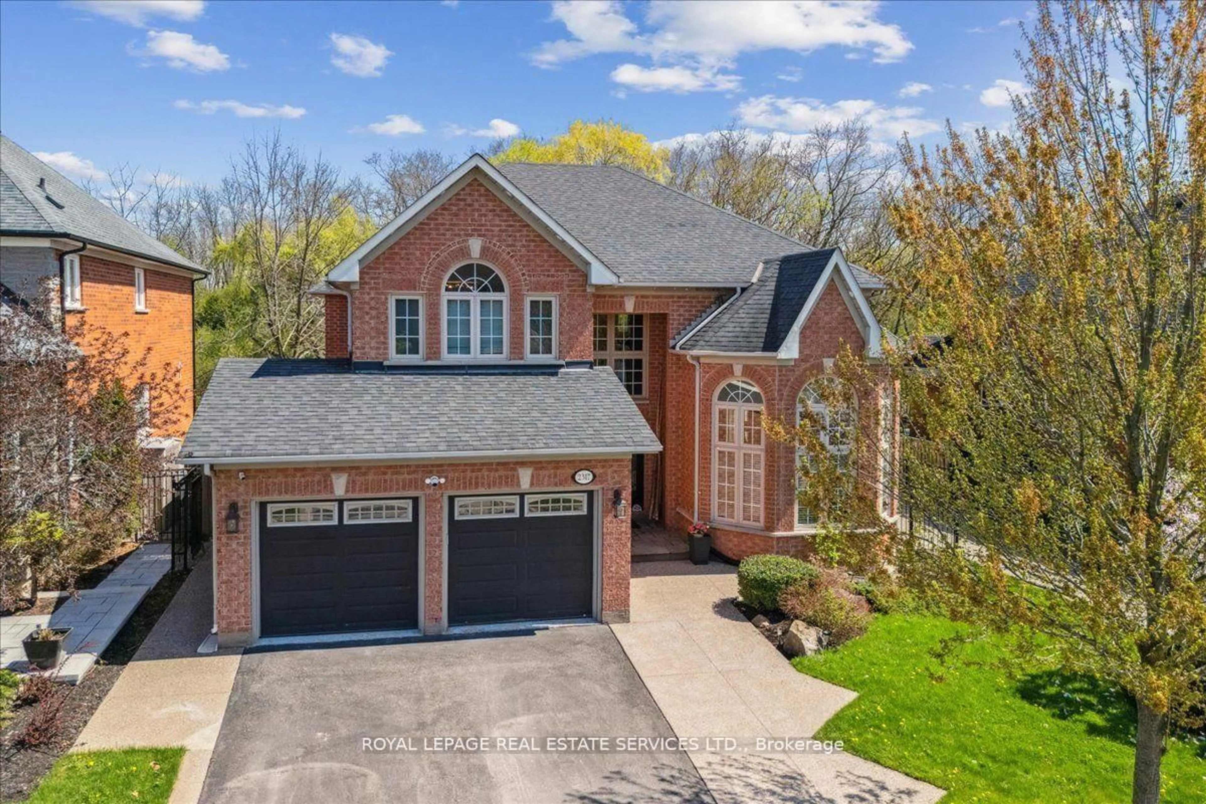 Home with brick exterior material, unknown for 2317 Carpenters Circ, Oakville Ontario L6M 3C7