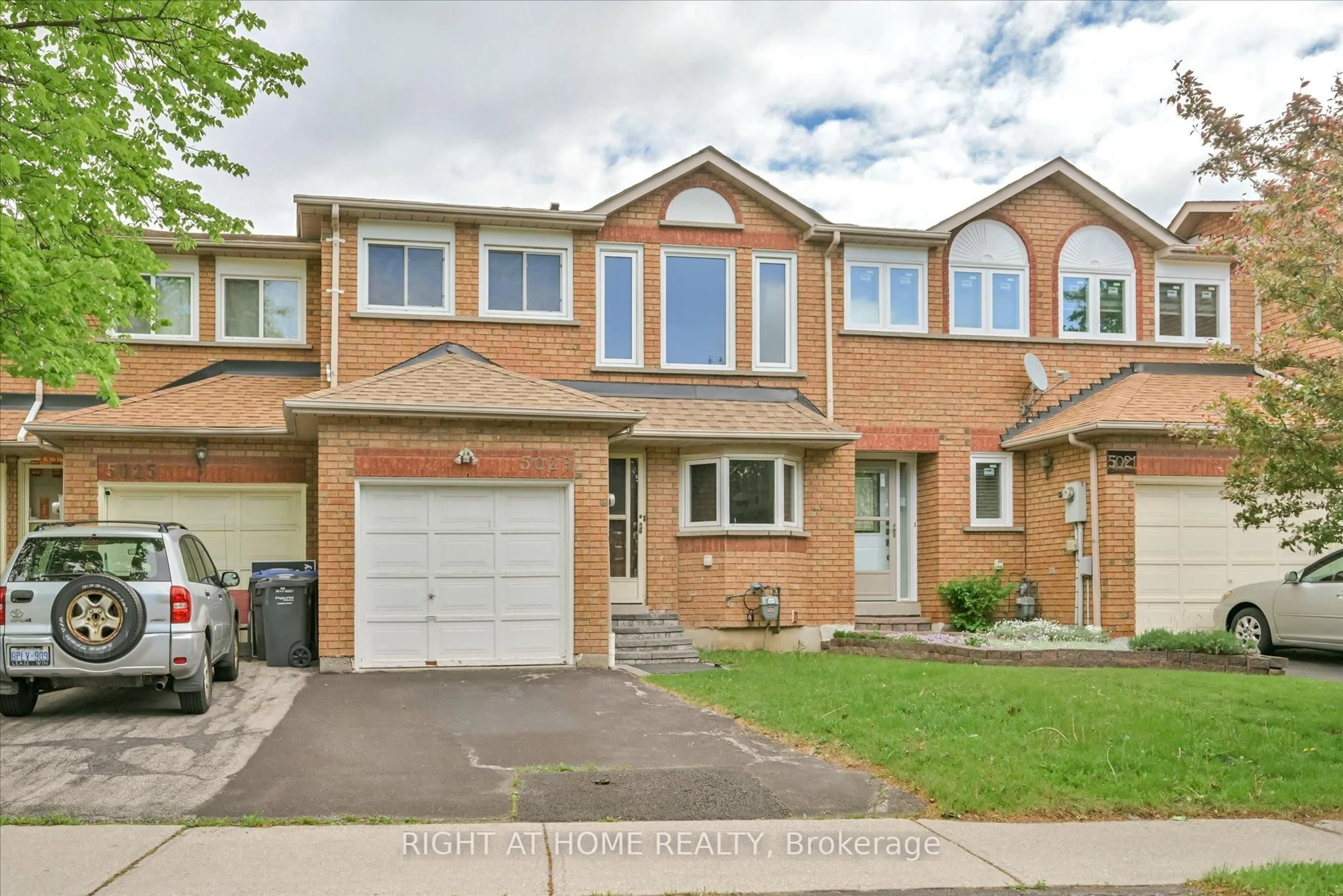 Home with brick exterior material, street for 5023 Northern Lights Circ, Mississauga Ontario L5R 2P7