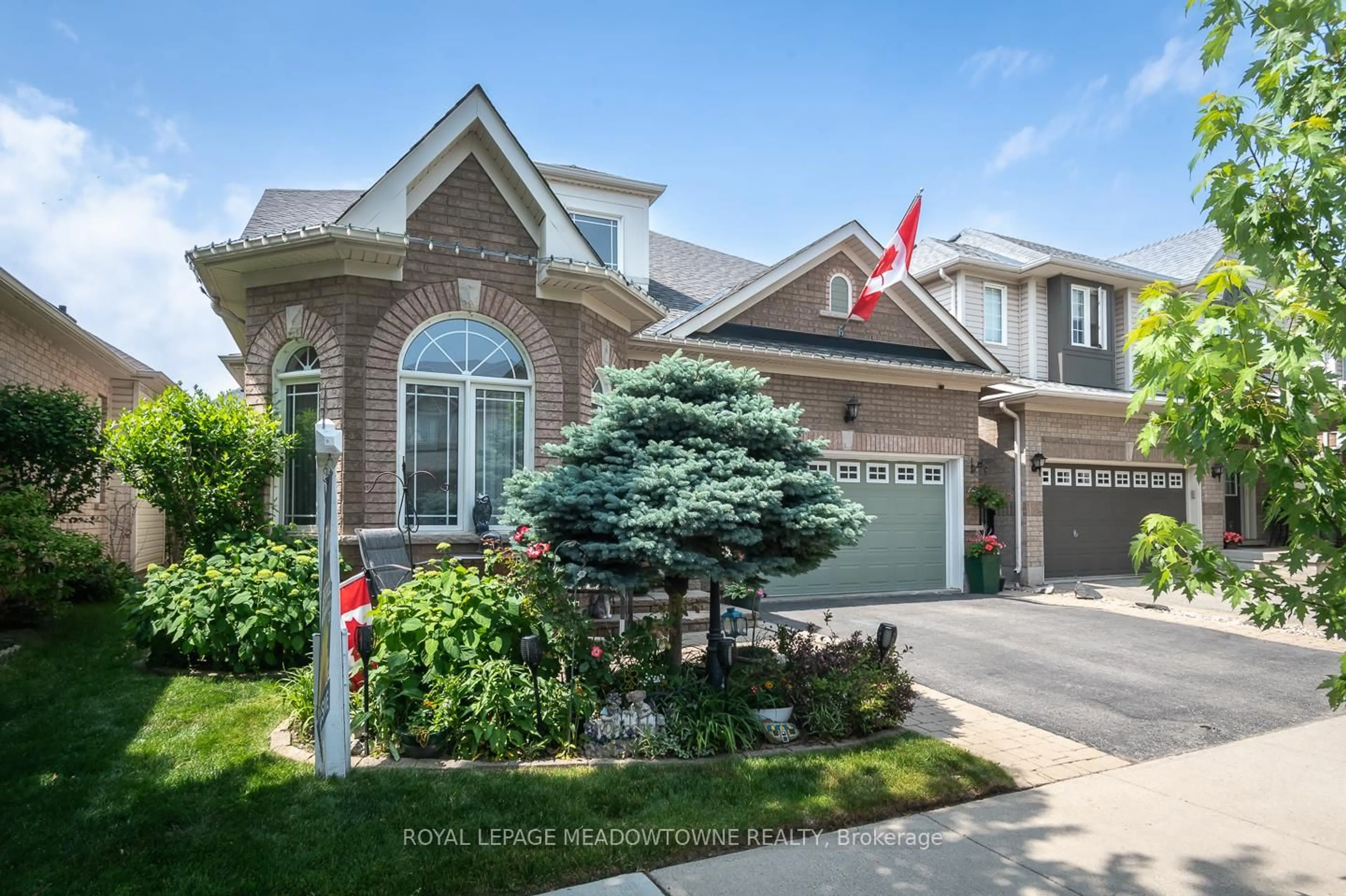 Home with brick exterior material, street for 1022 Donnelly St, Milton Ontario L9T 0A2