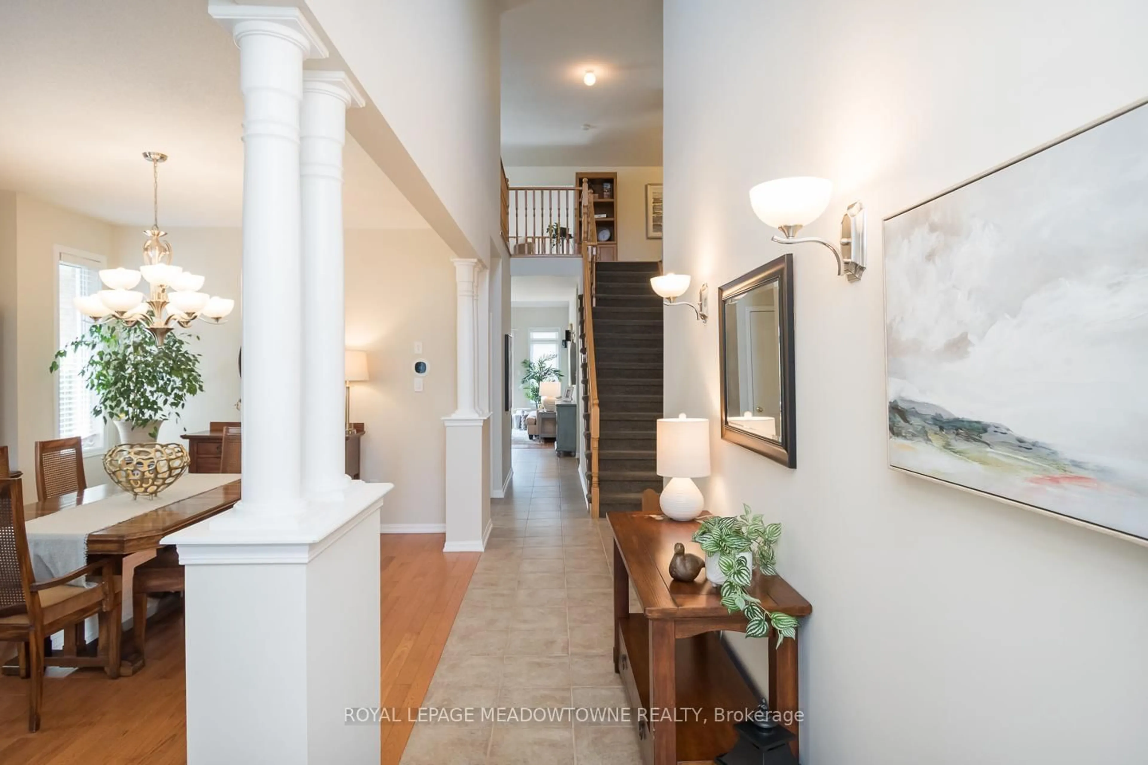 Indoor foyer for 1022 Donnelly St, Milton Ontario L9T 0A2