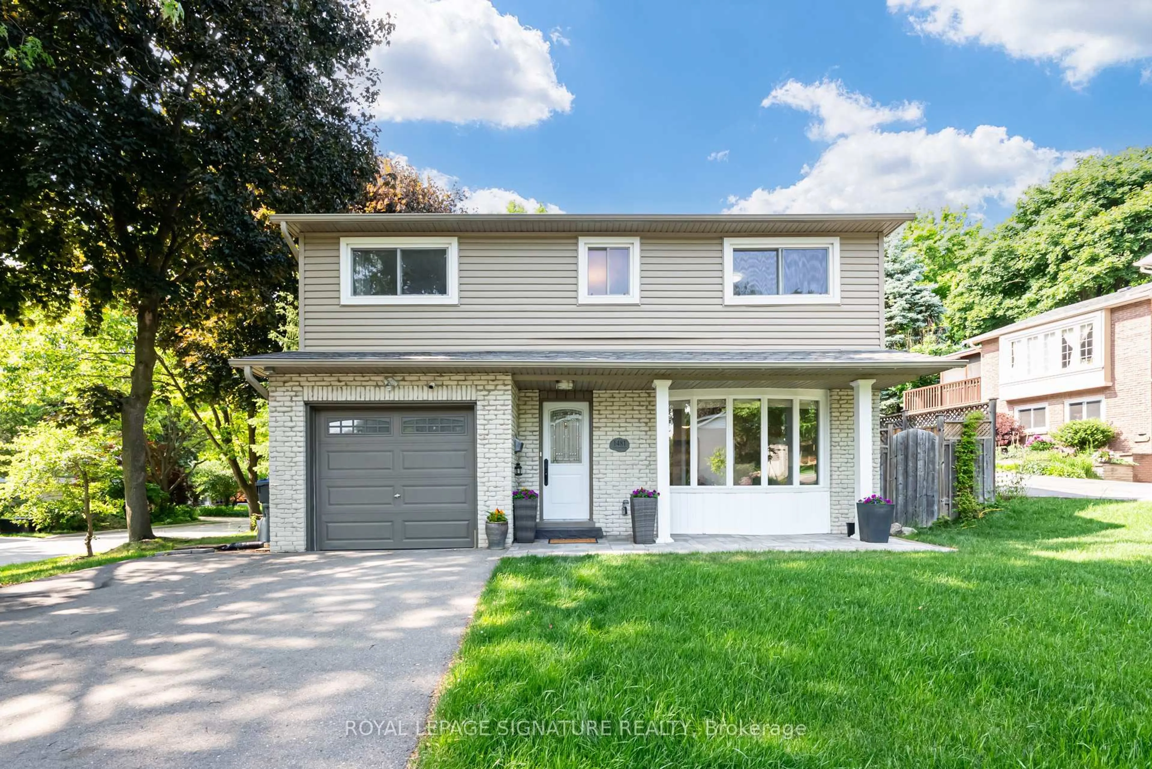Home with vinyl exterior material, street for 1481 Otis Ave, Mississauga Ontario L5C 2R8