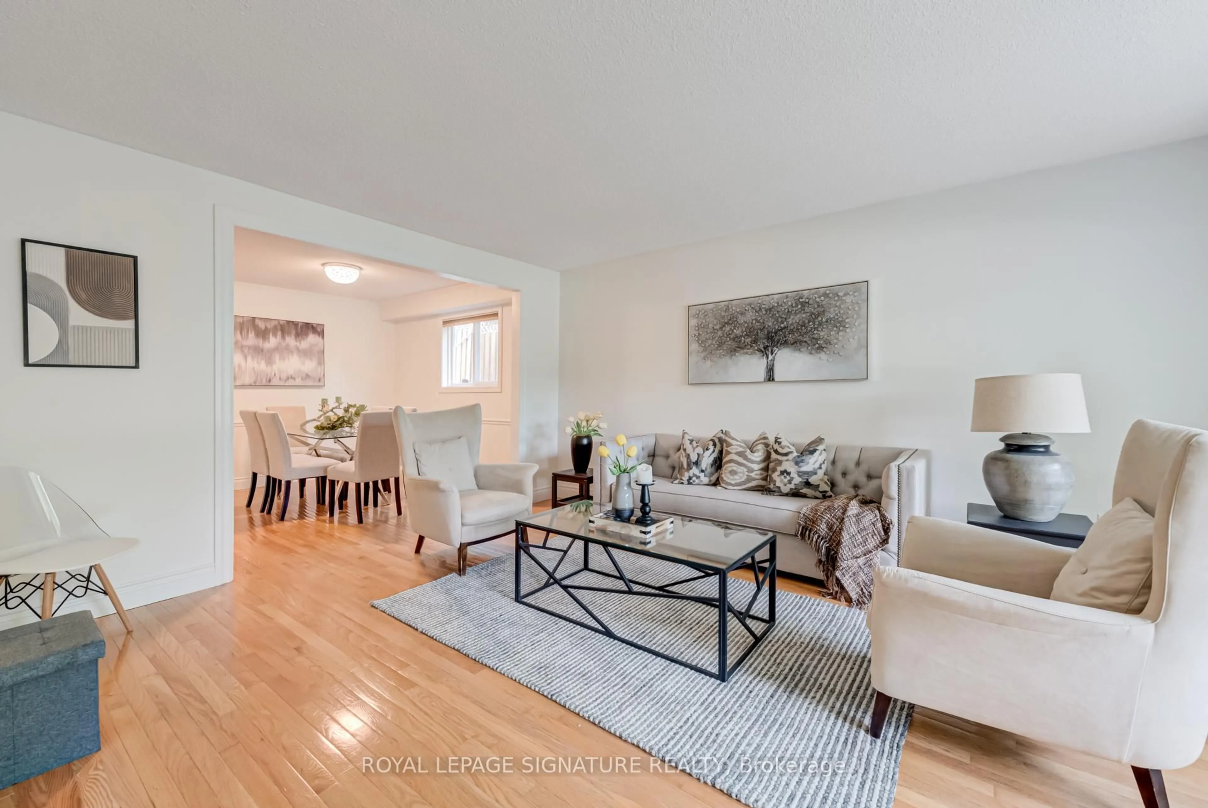 Living room with furniture, unknown for 1481 Otis Ave, Mississauga Ontario L5C 2R8