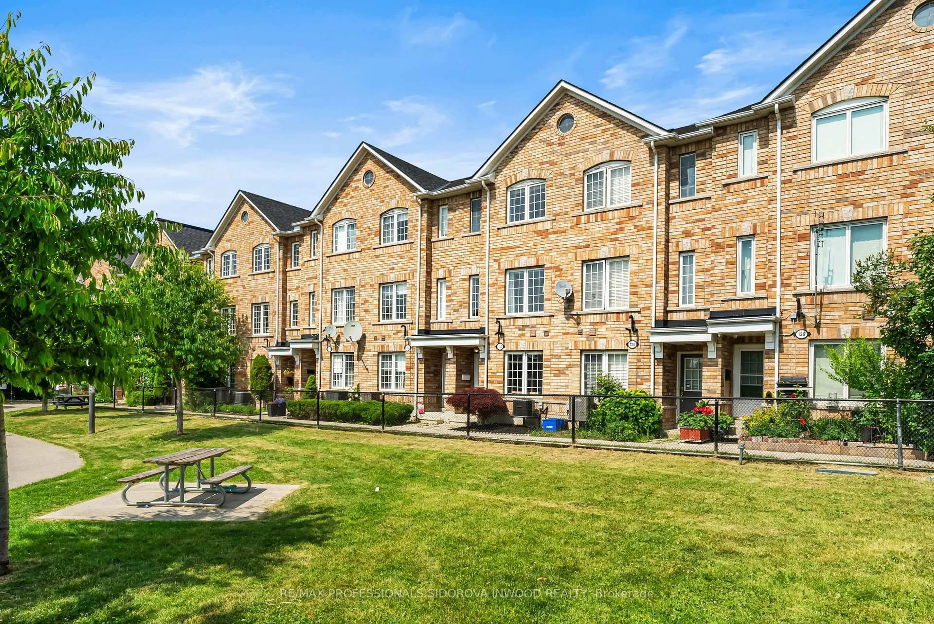 A pic from outside/outdoor area/front of a property/back of a property/a pic from drone, unknown for 130 Brickworks Lane, Toronto Ontario M6N 5H7