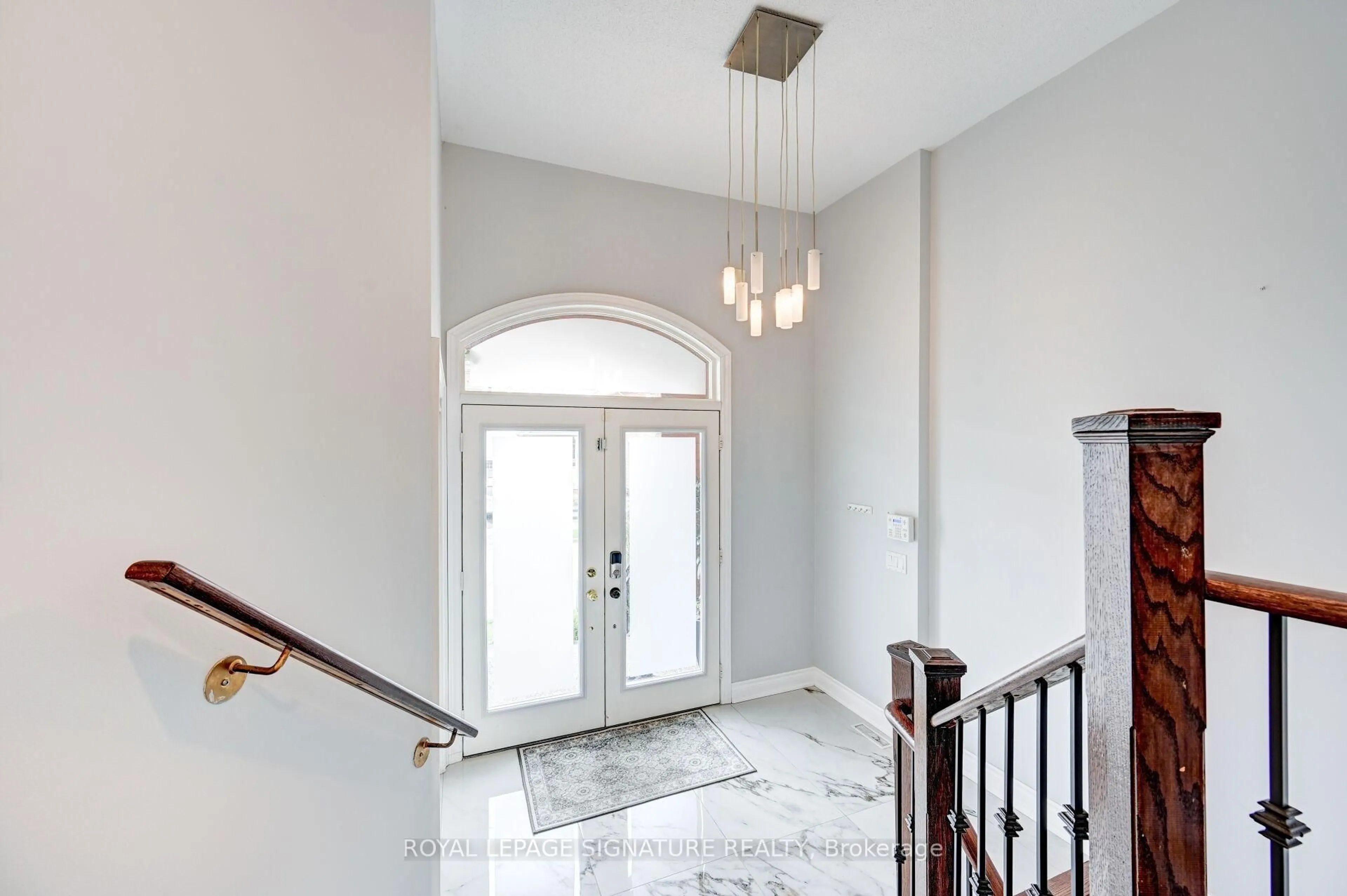 Indoor entryway for 1053 Eager Rd, Milton Ontario L9T 6T1