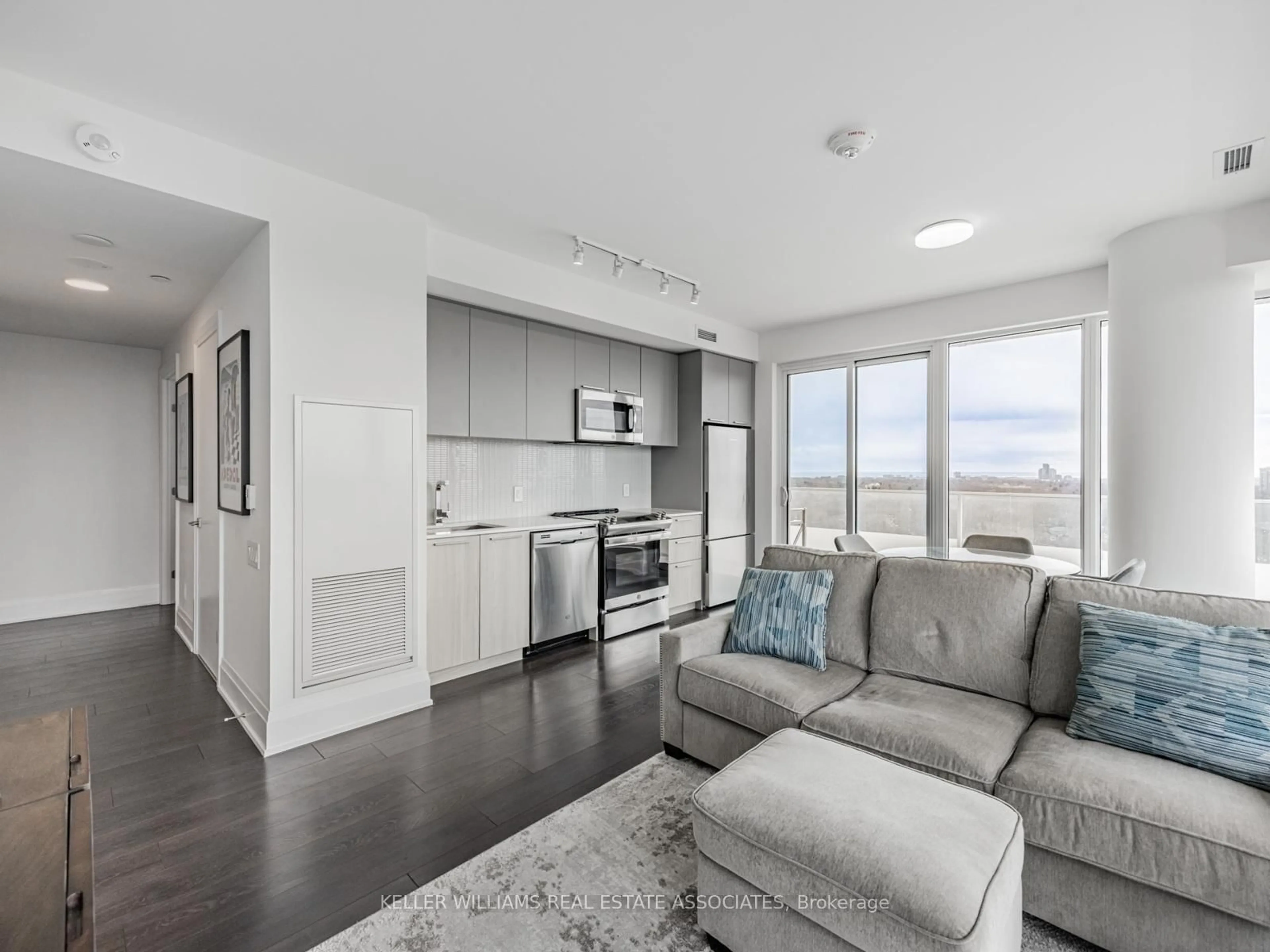 Open concept kitchen, unknown for 20 Brin Dr #1802, Toronto Ontario M8X 0B2