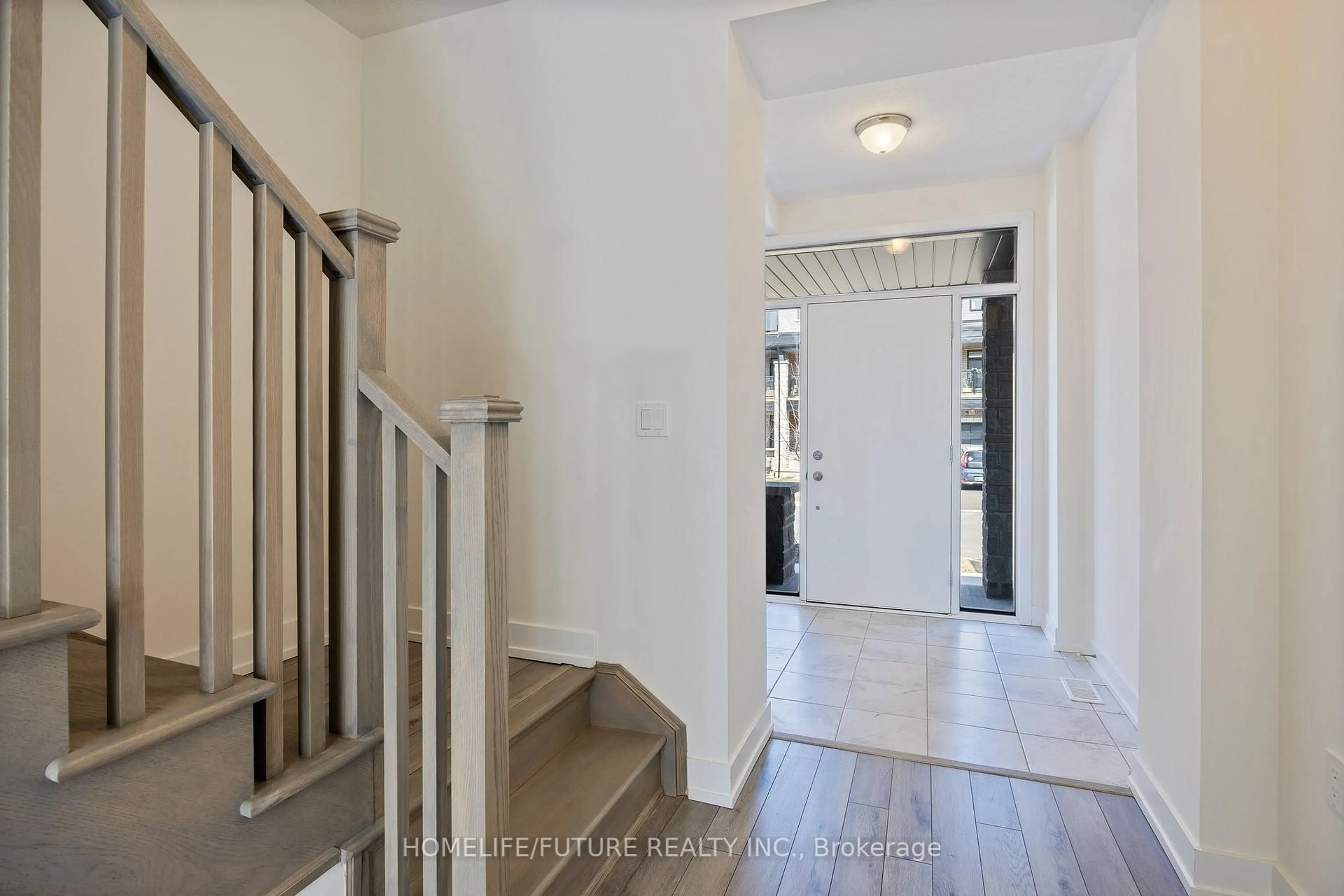 Indoor entryway for 1540 Labine Pt, Milton Ontario L9T 7E7