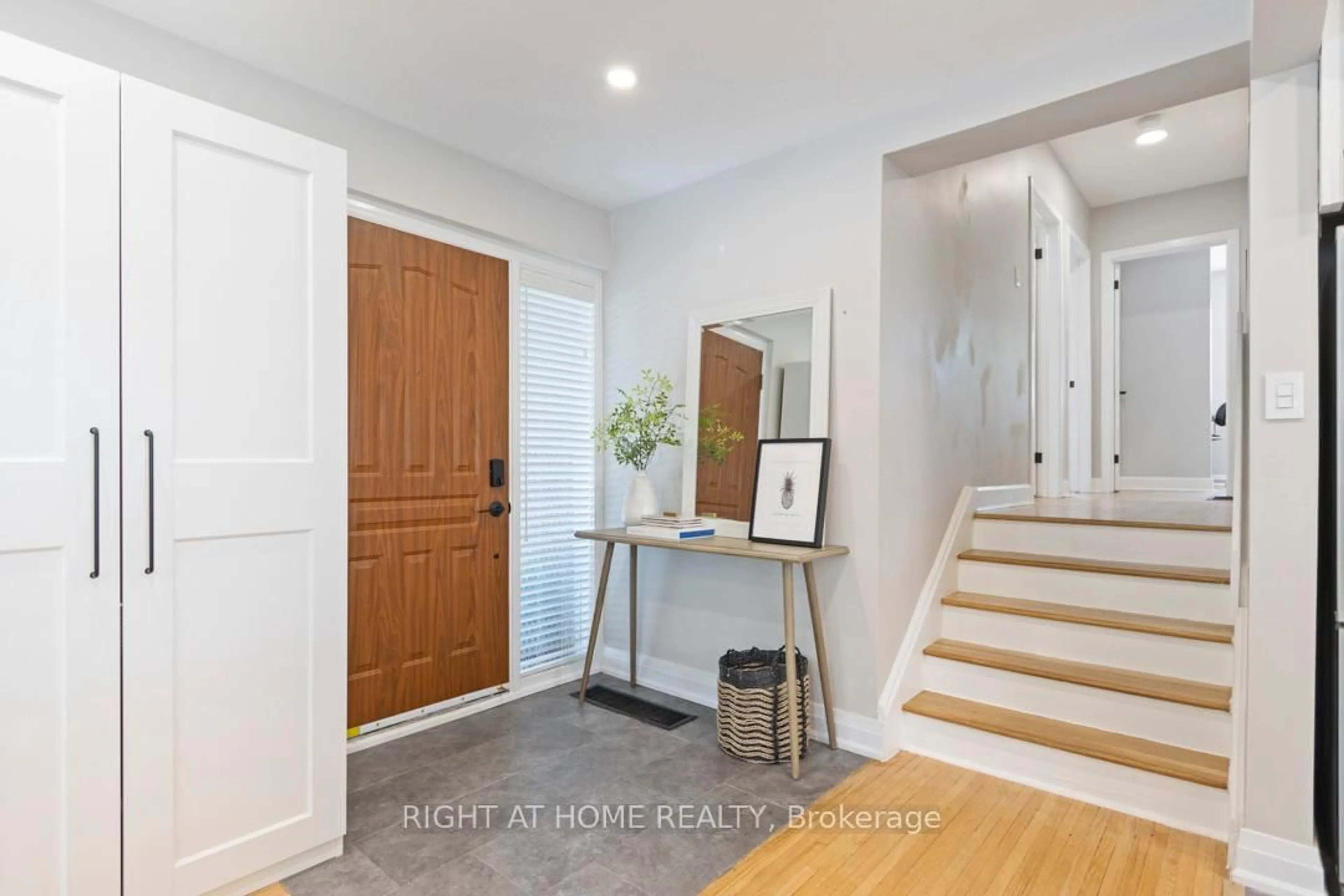 Indoor entryway for 4224 Bloor St, Toronto Ontario M9C 1Z5