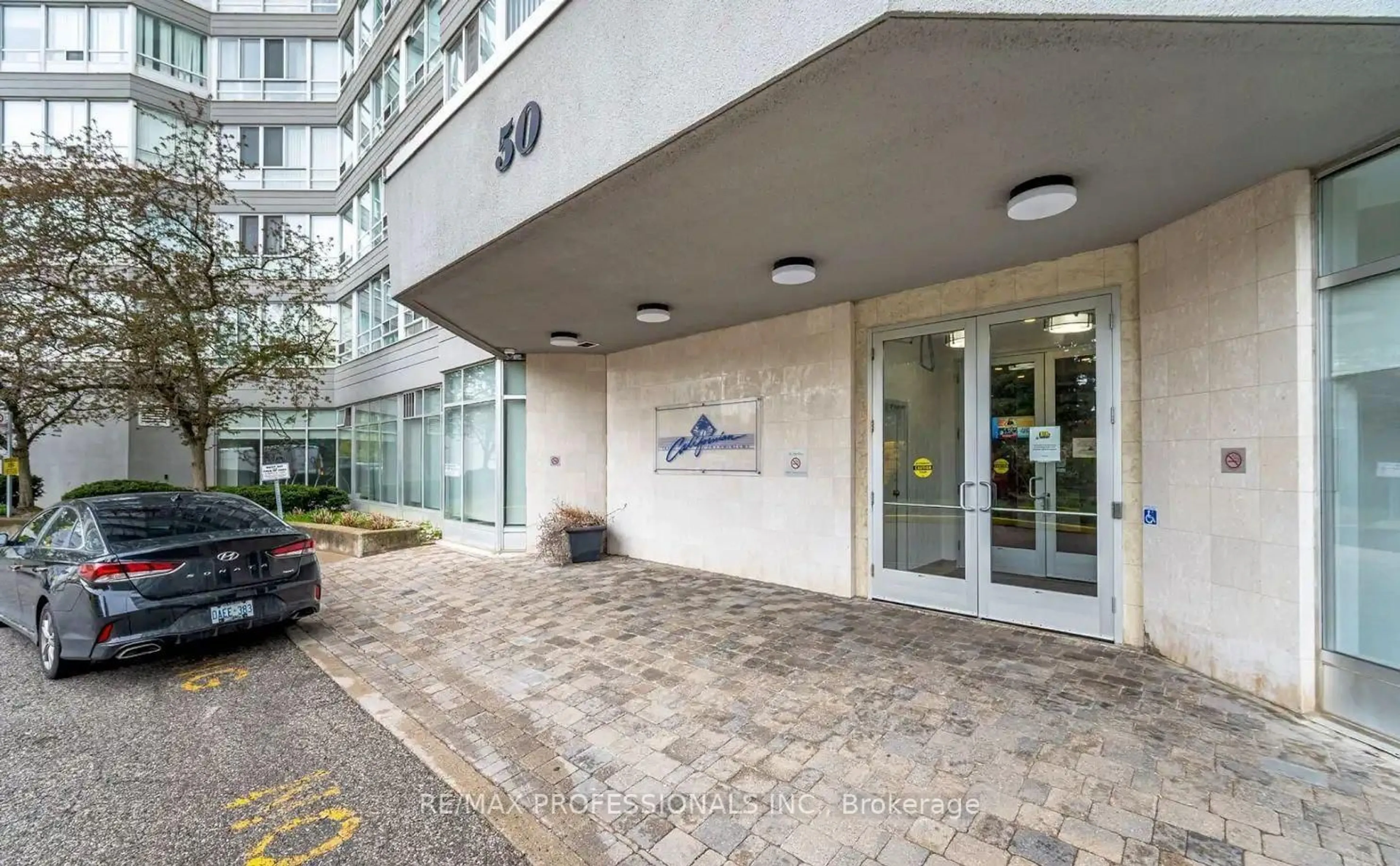 Indoor foyer for 50 Kingsbridge Garden Circ #1502, Mississauga Ontario L5R 1Y2
