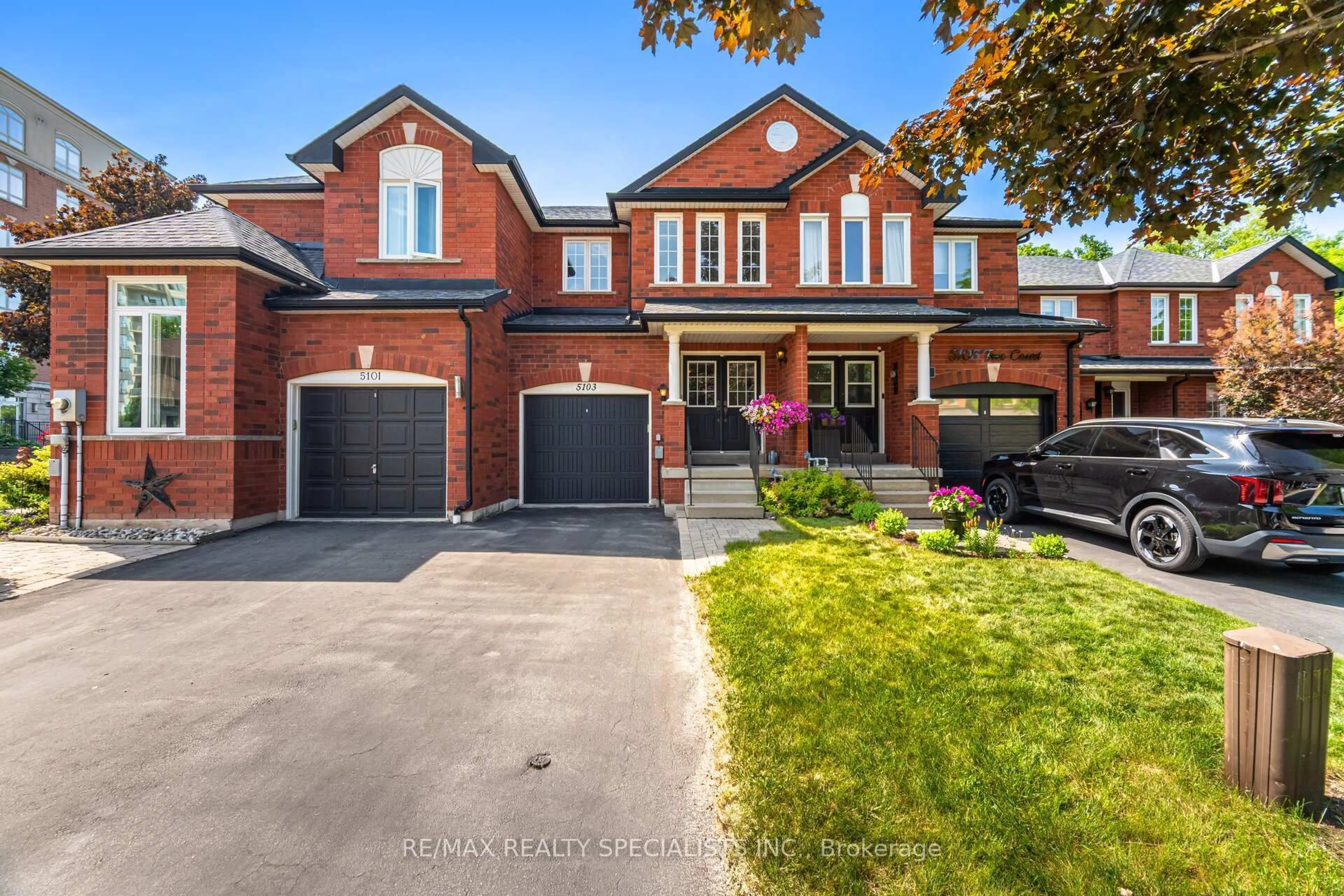 Home with brick exterior material, street for 5103 Tree Crt, Burlington Ontario L7L 6K3