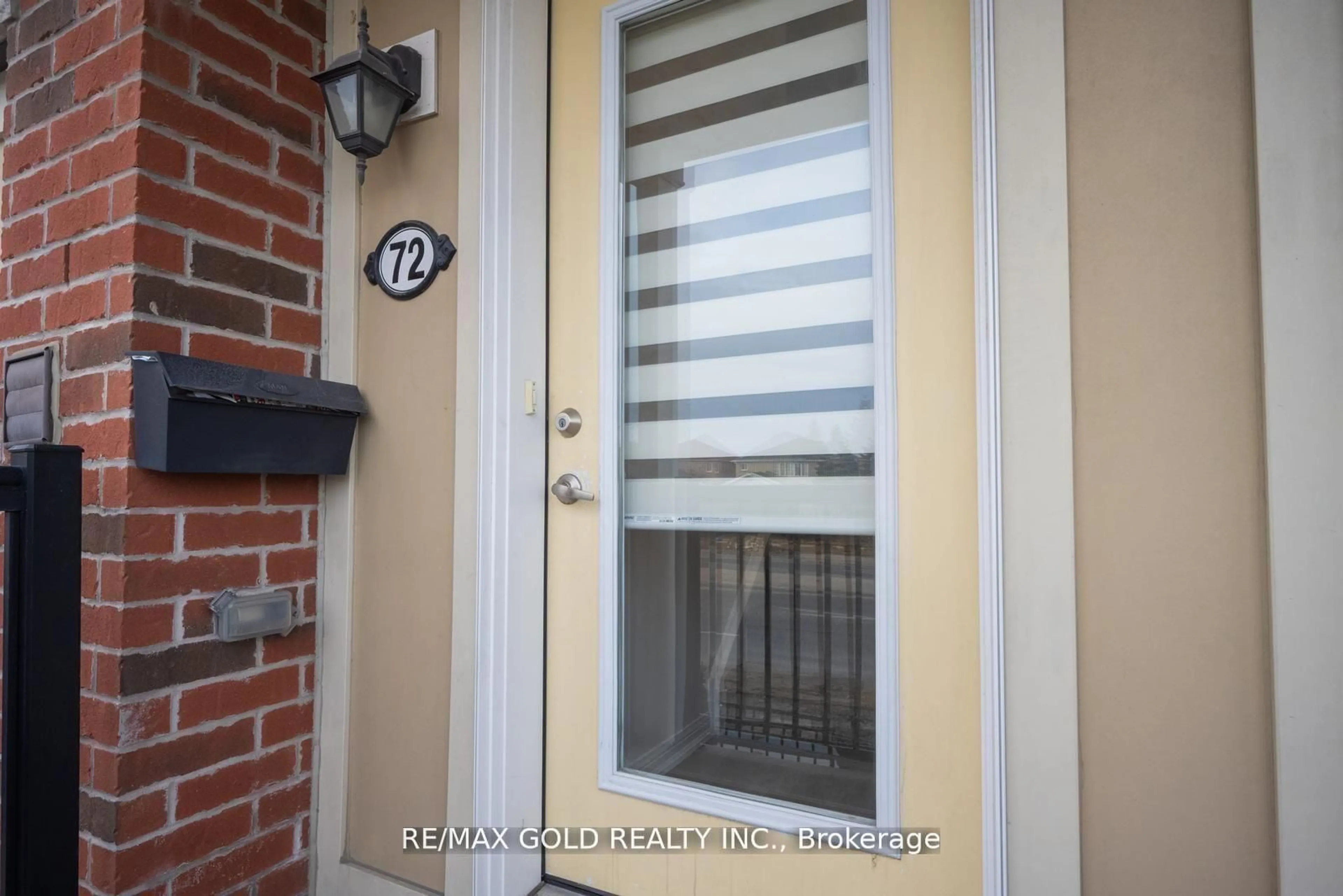 Indoor entryway for 250 Sunny Meadow Blvd ##72, Brampton Ontario L6R 3Y6