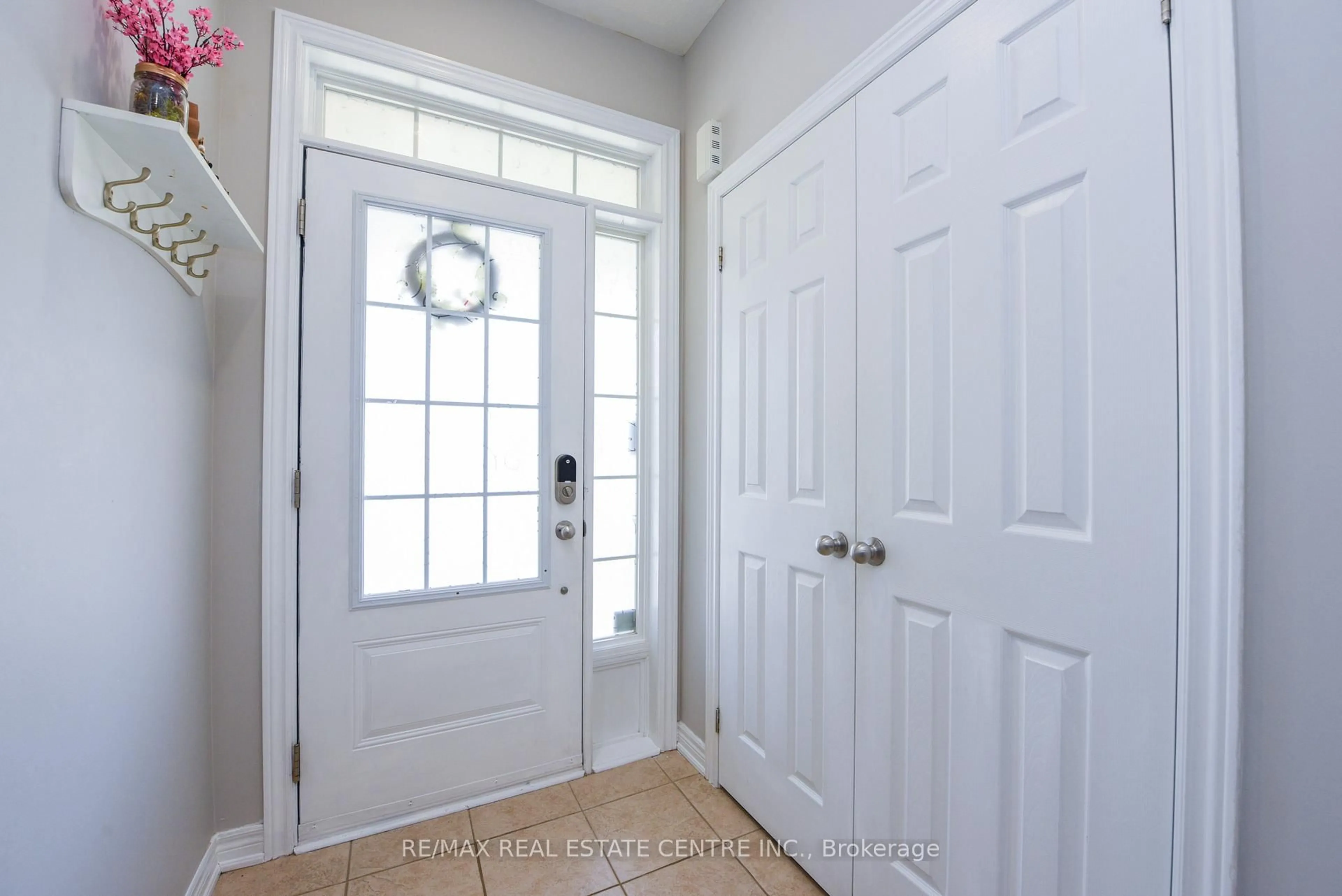 Indoor entryway for 682 Megson Terr, Milton Ontario L9T 8K4