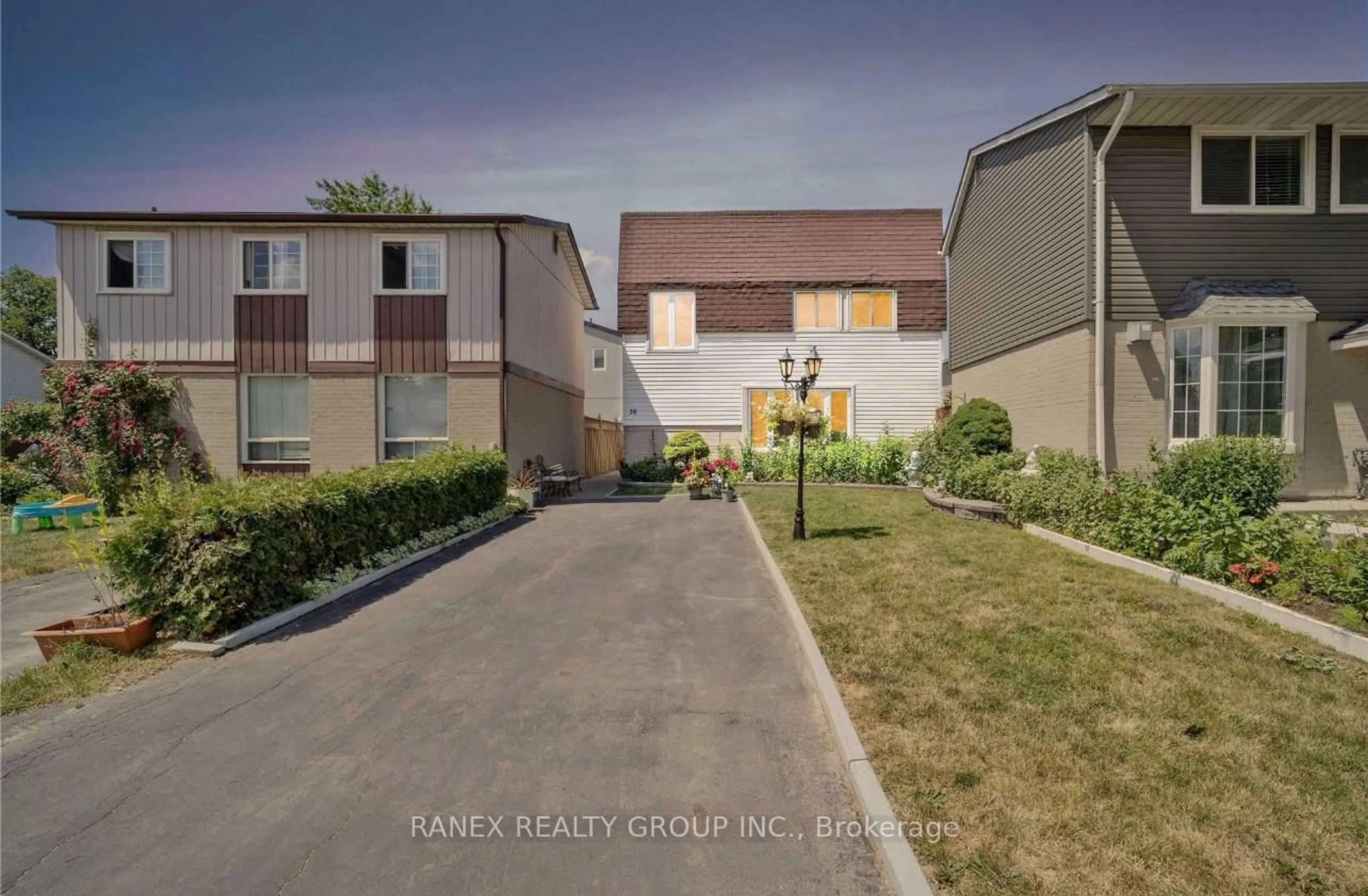 Patio, street for 36 Haley Crt, Brampton Ontario L6S 1N6