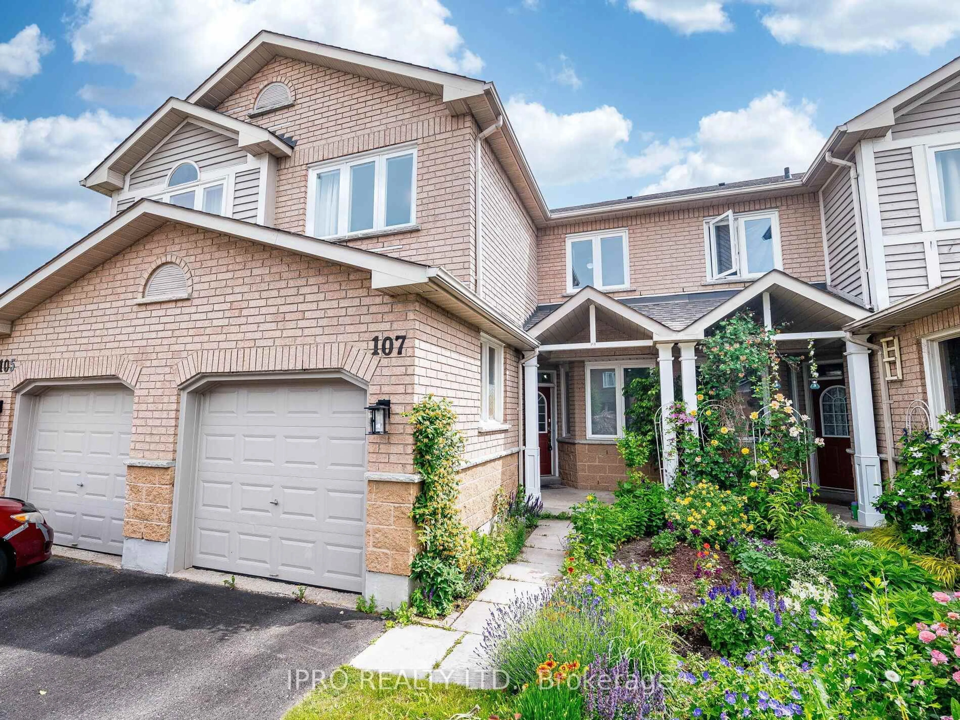 Home with brick exterior material, street for 833 Scollard Crt #107, Mississauga Ontario L5V 2B4