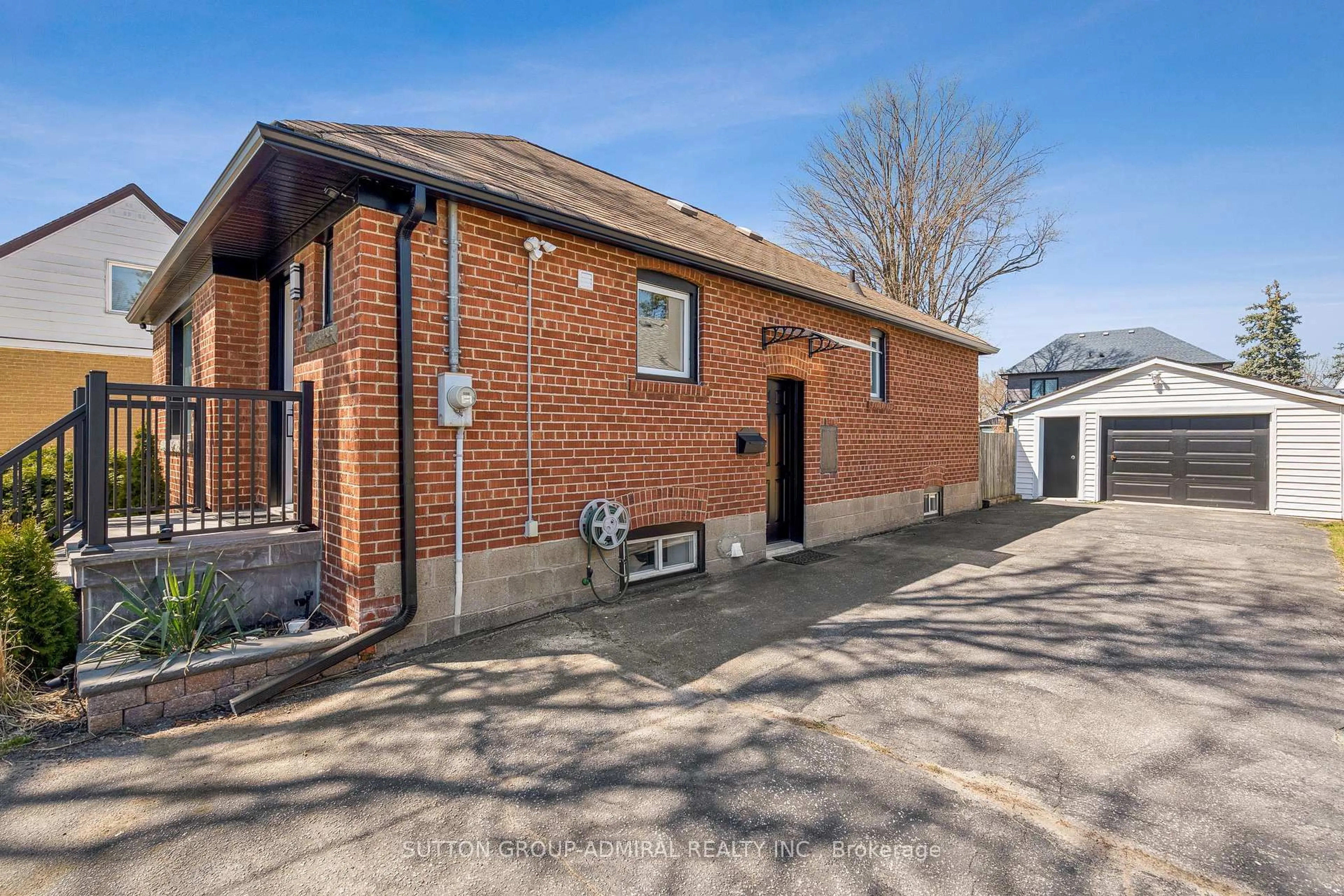 A pic from outside/outdoor area/front of a property/back of a property/a pic from drone, building for 9 Nordale Cres, Toronto Ontario M6M 2Z9