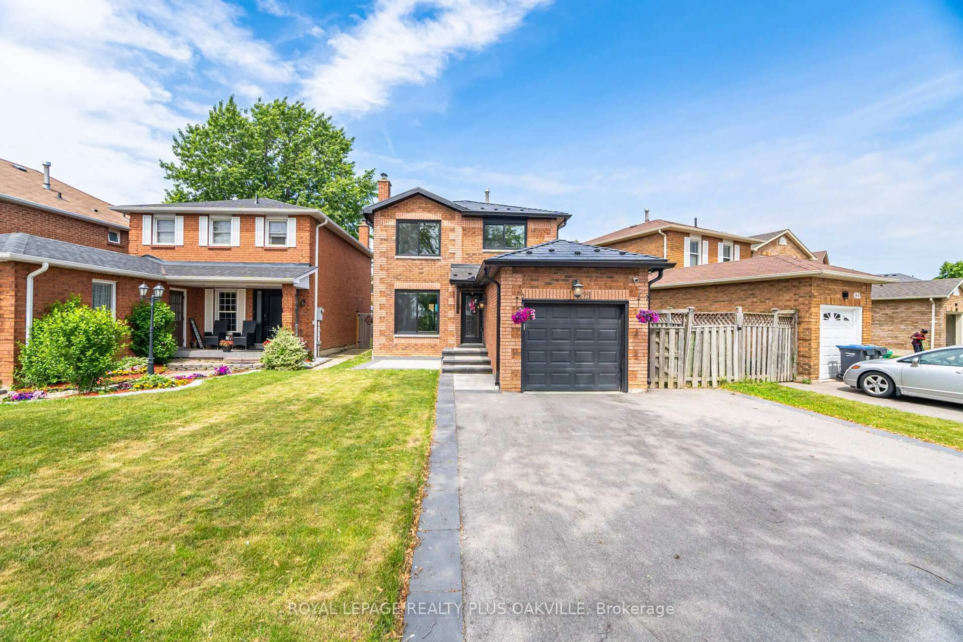Home with brick exterior material, street for 421 Laurentian Ave, Mississauga Ontario L4Z 2J7