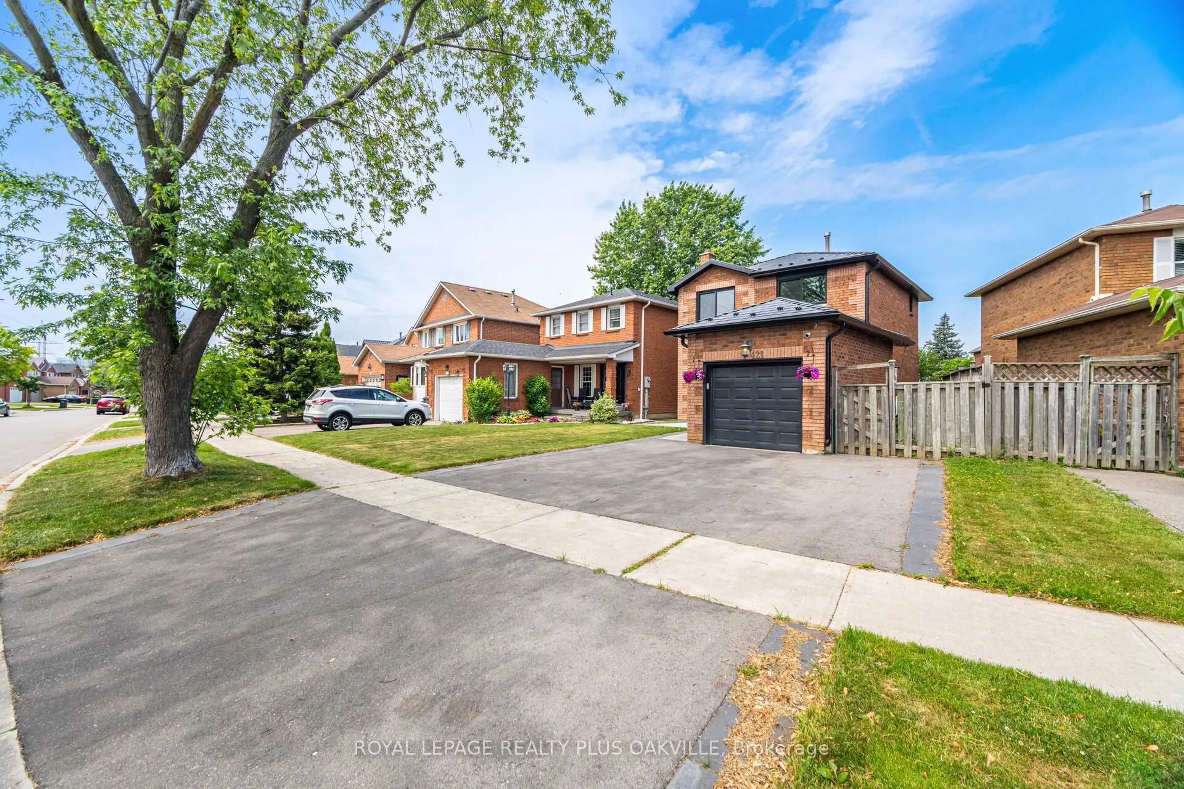 Home with brick exterior material, street for 421 Laurentian Ave, Mississauga Ontario L4Z 2J7