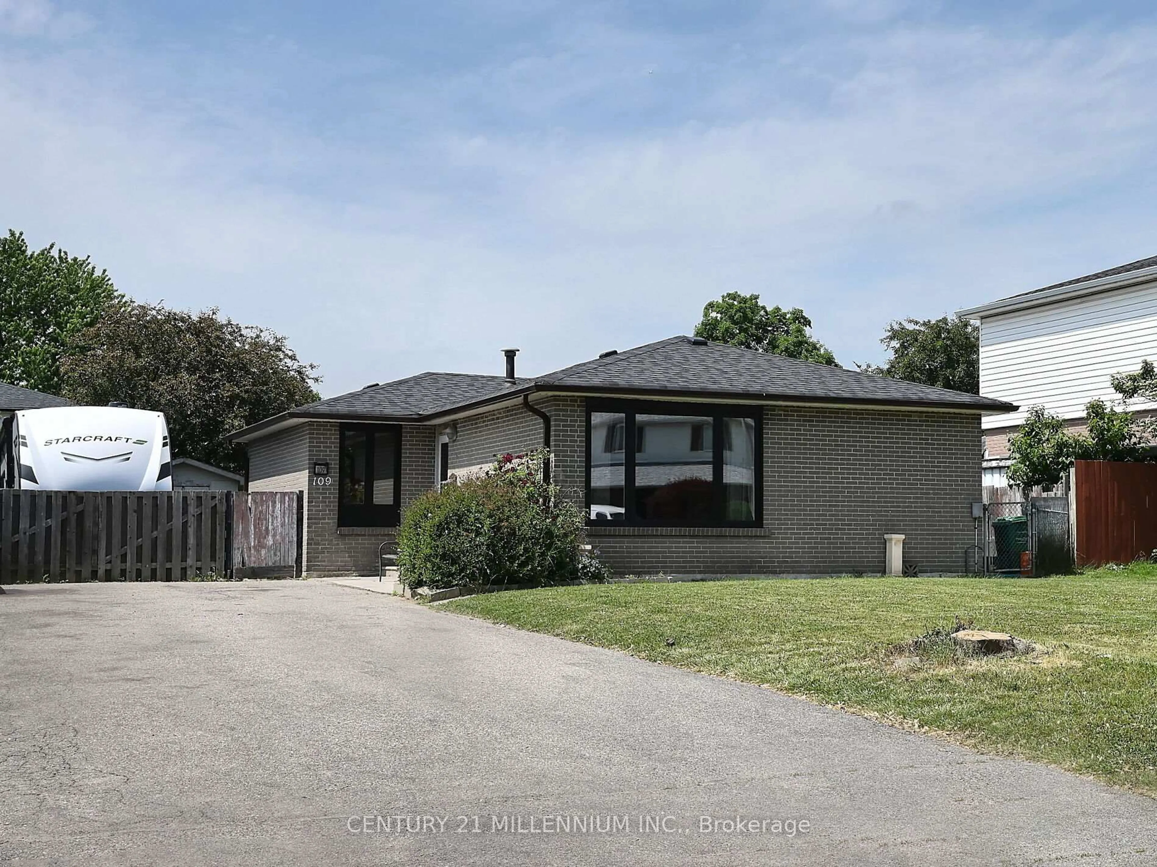 A pic from outside/outdoor area/front of a property/back of a property/a pic from drone, street for 109 Folkstone Cres, Brampton Ontario L6T 3M6