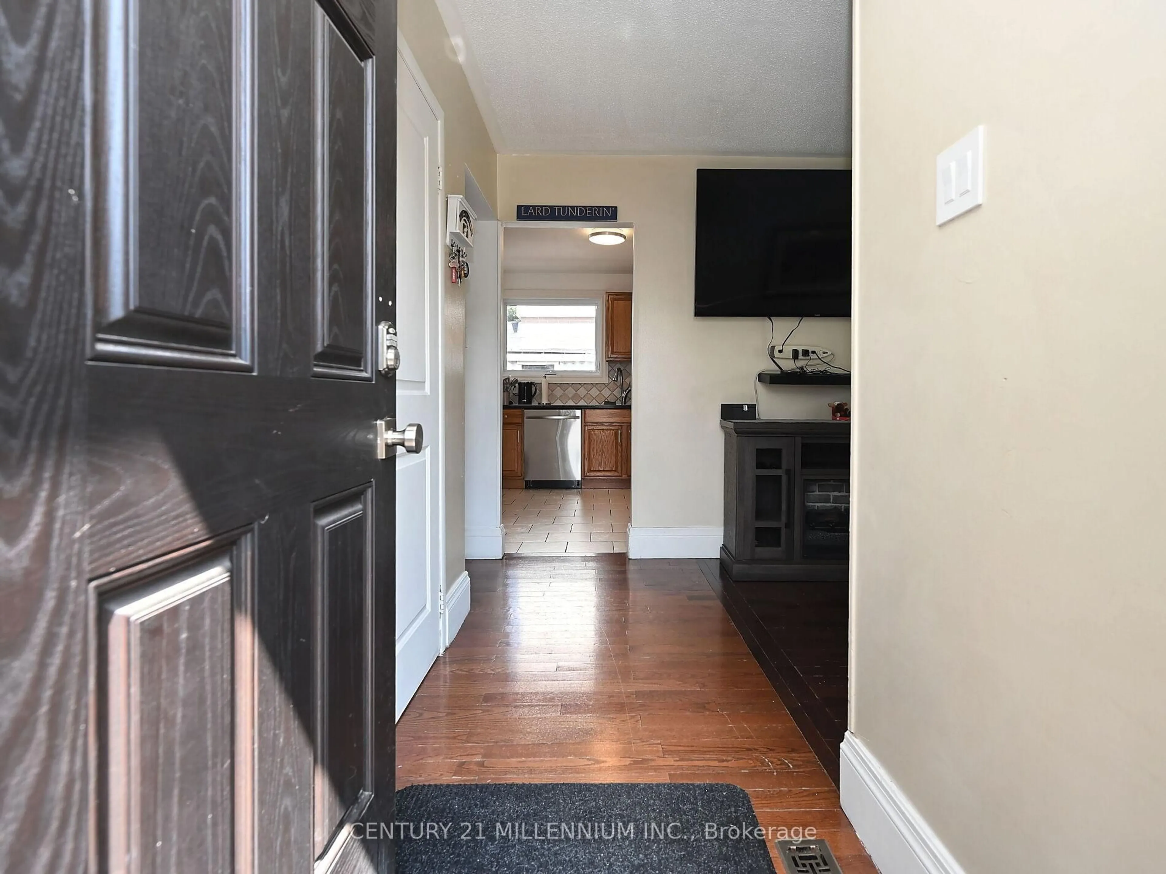 Indoor entryway for 109 Folkstone Cres, Brampton Ontario L6T 3M6