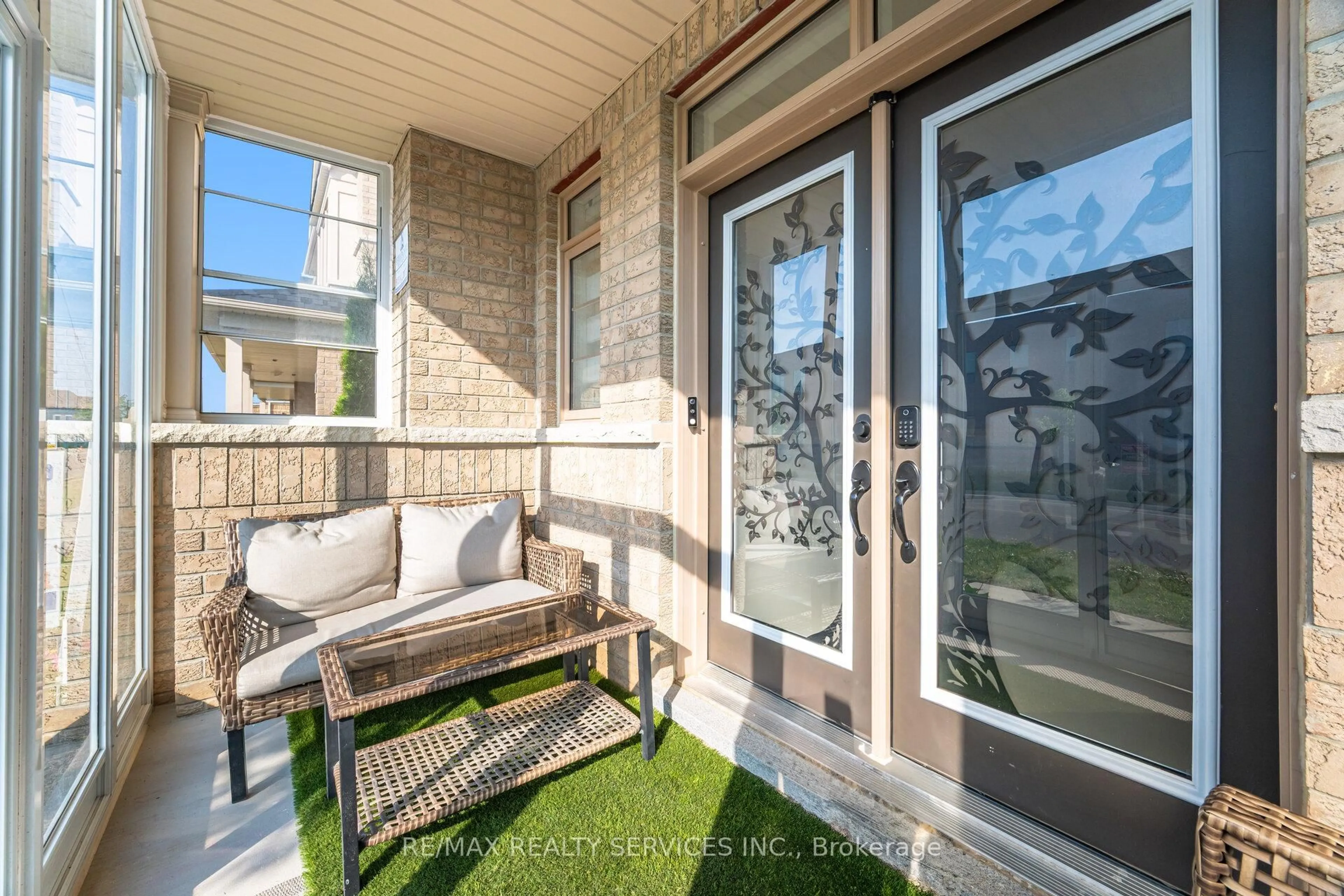 Patio, street for 207 Clockwork Dr, Brampton Ontario L7A 5C7
