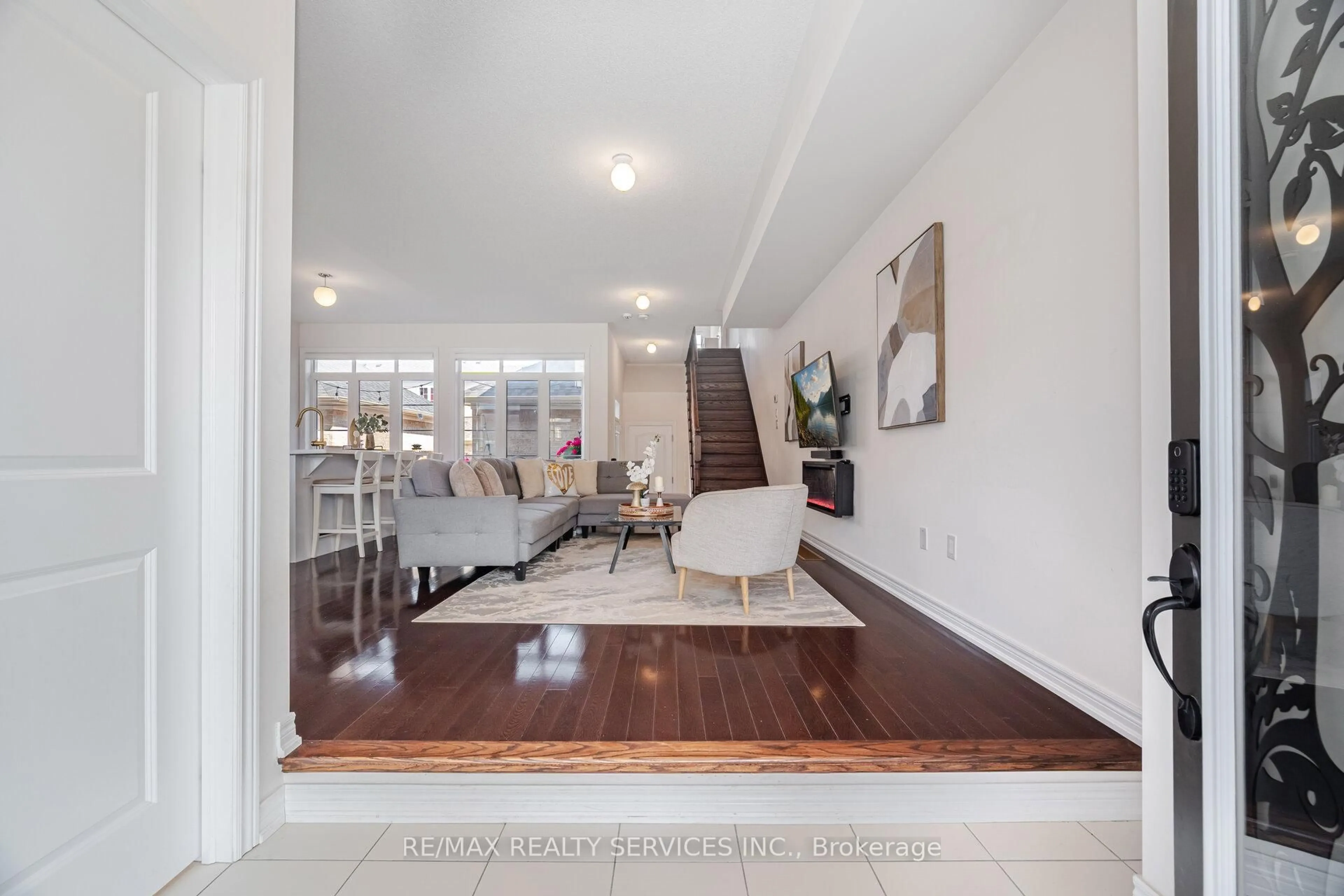 Indoor entryway for 207 Clockwork Dr, Brampton Ontario L7A 5C7