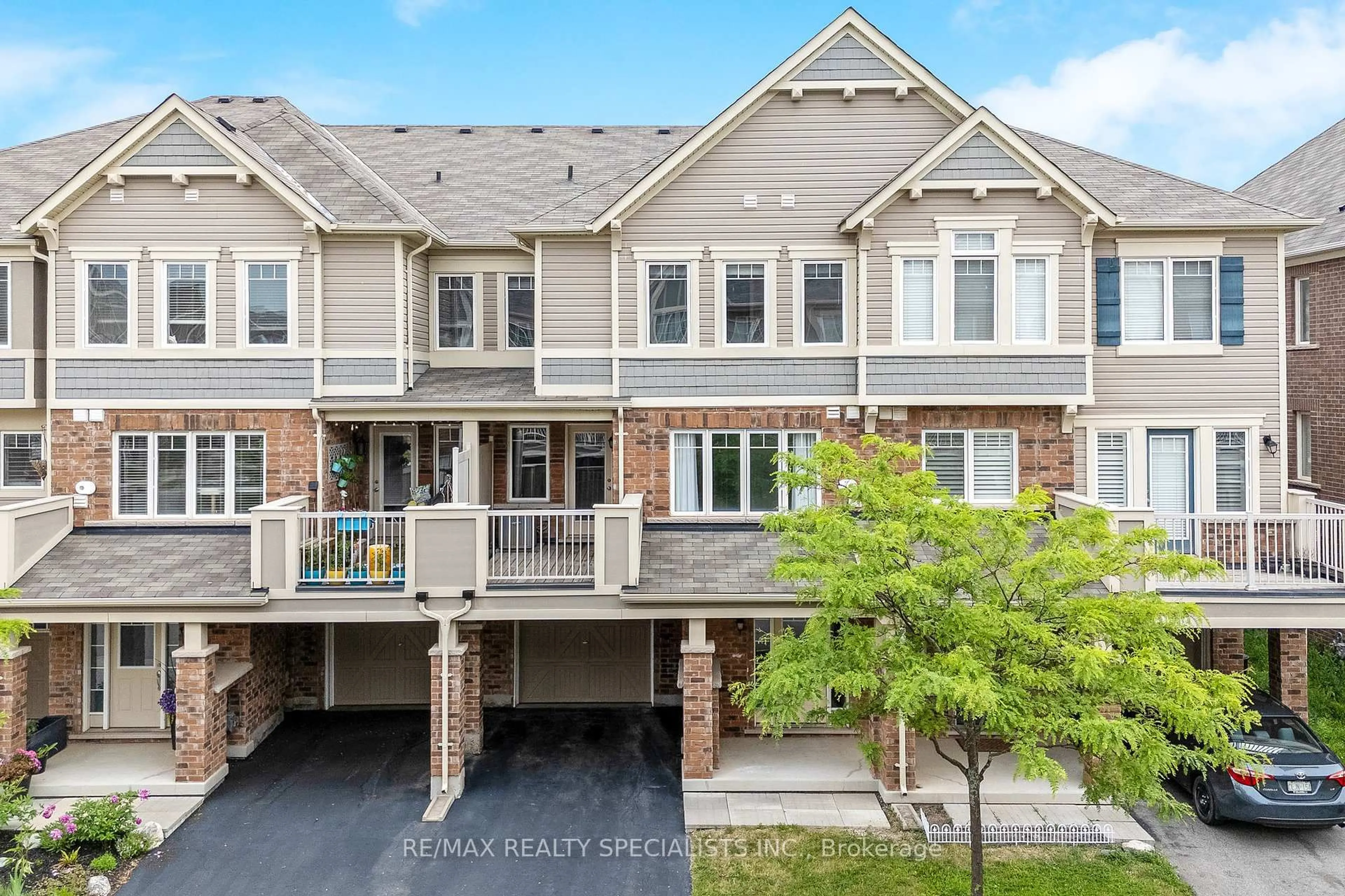 A pic from outside/outdoor area/front of a property/back of a property/a pic from drone, unknown for 1573 Leblanc Crt, Milton Ontario L9E 0A3