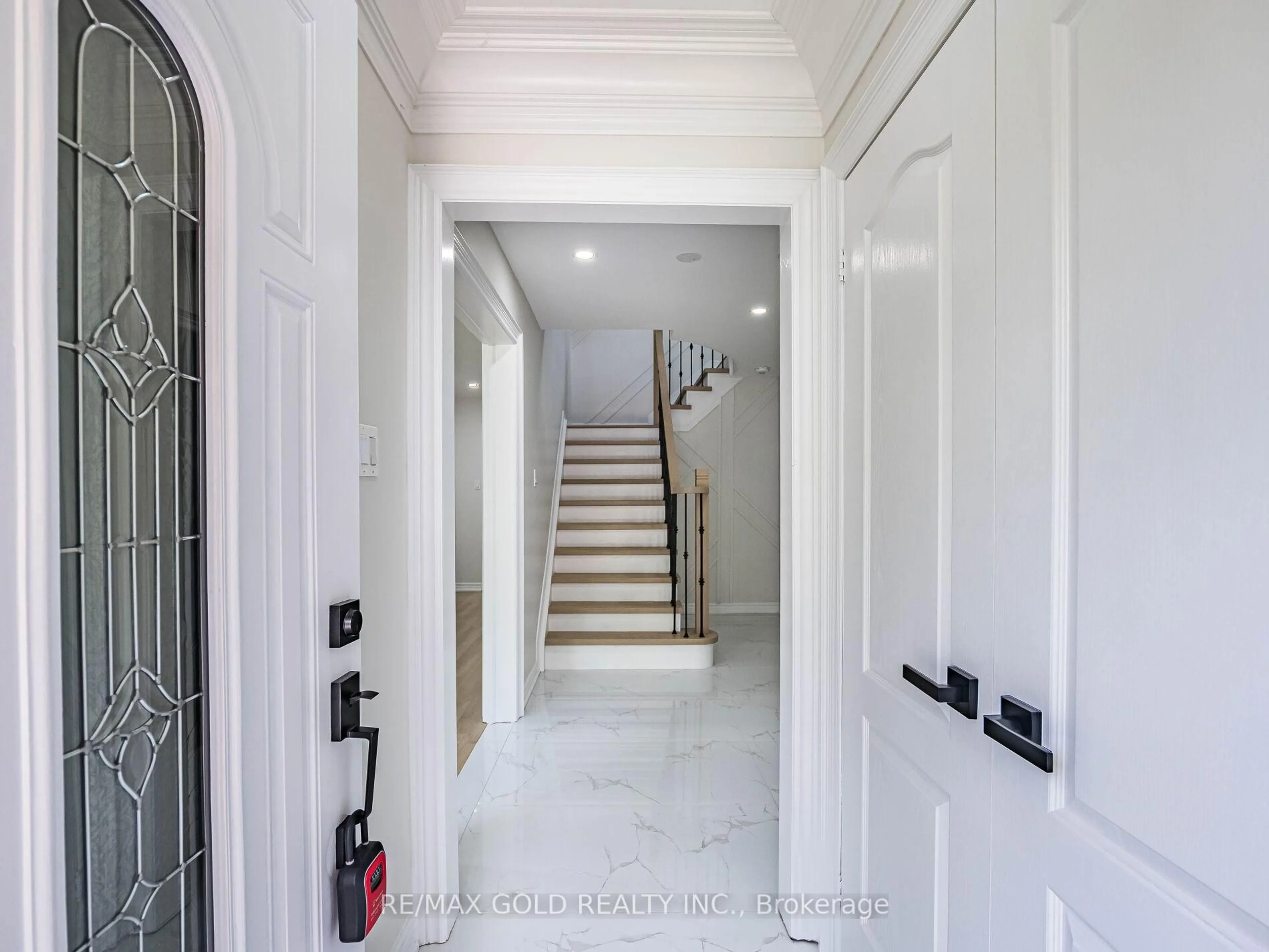 Indoor foyer for 12 Stillwater Cres, Brampton Ontario L6X 3K5