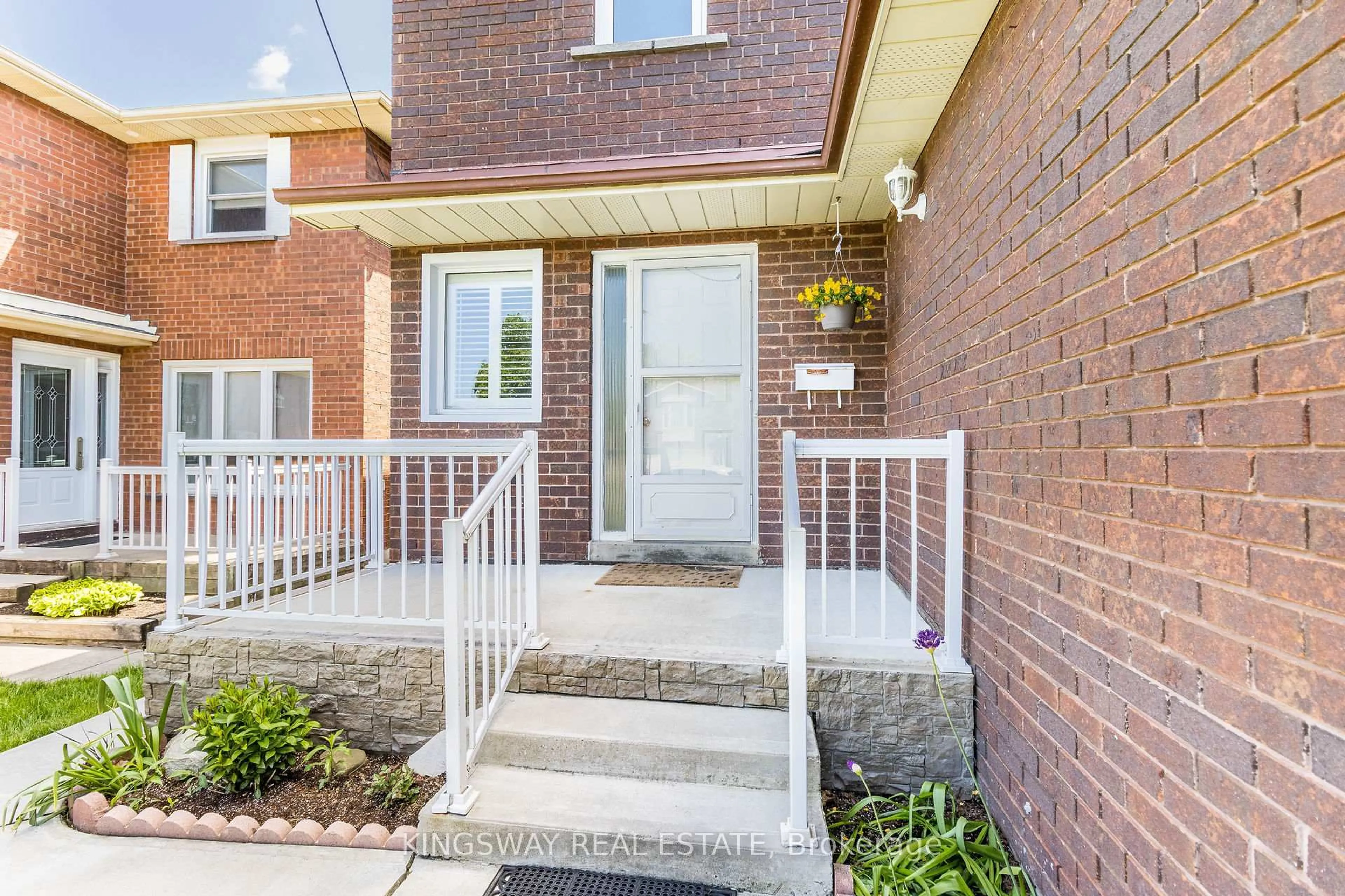 Home with brick exterior material, street for 21 Tralee St, Brampton Ontario L6Z 2Z6