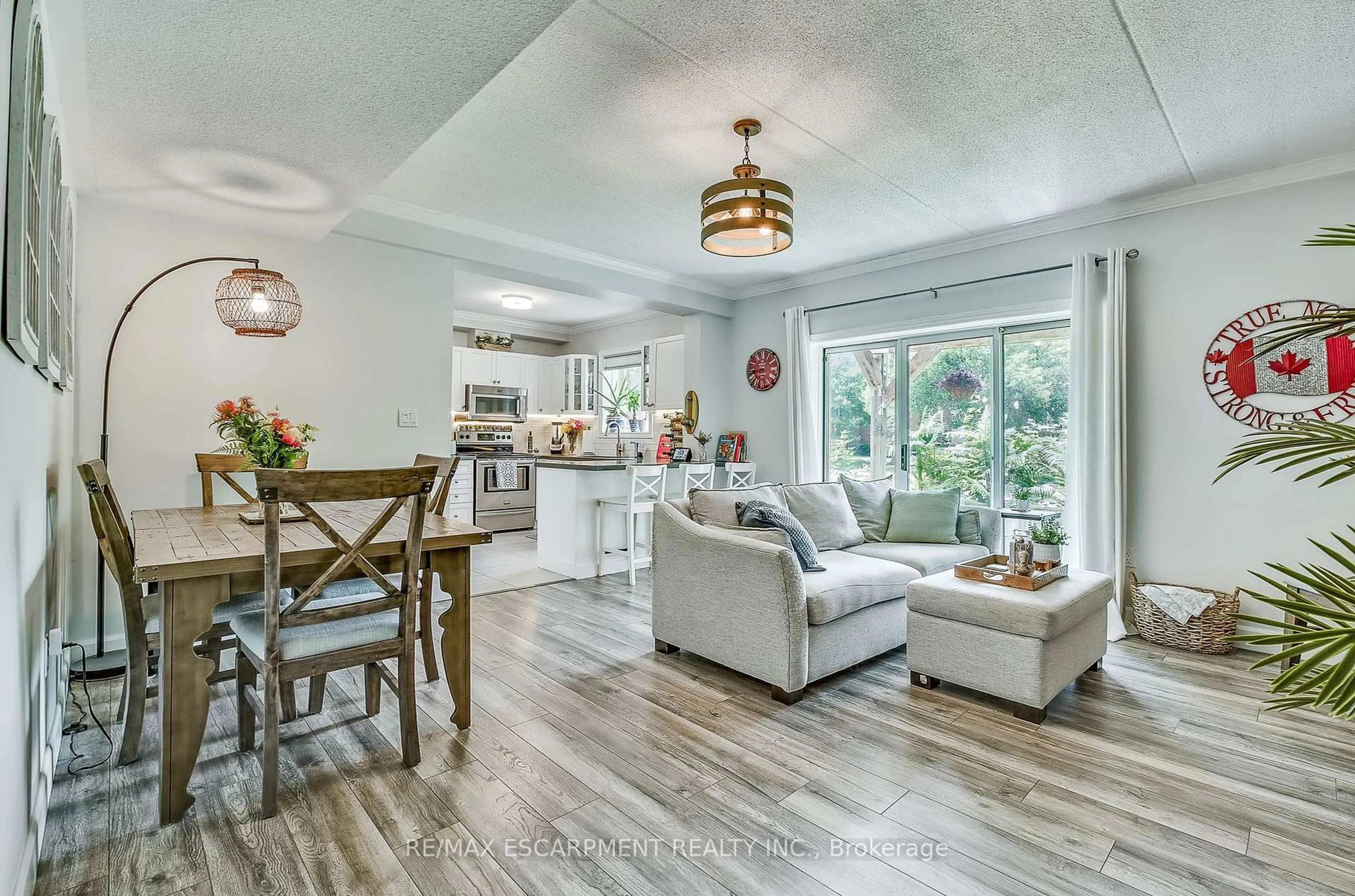 Open concept kitchen, unknown for 4045 UPPER MIDDLE Rd #54, Burlington Ontario L7M 4S9