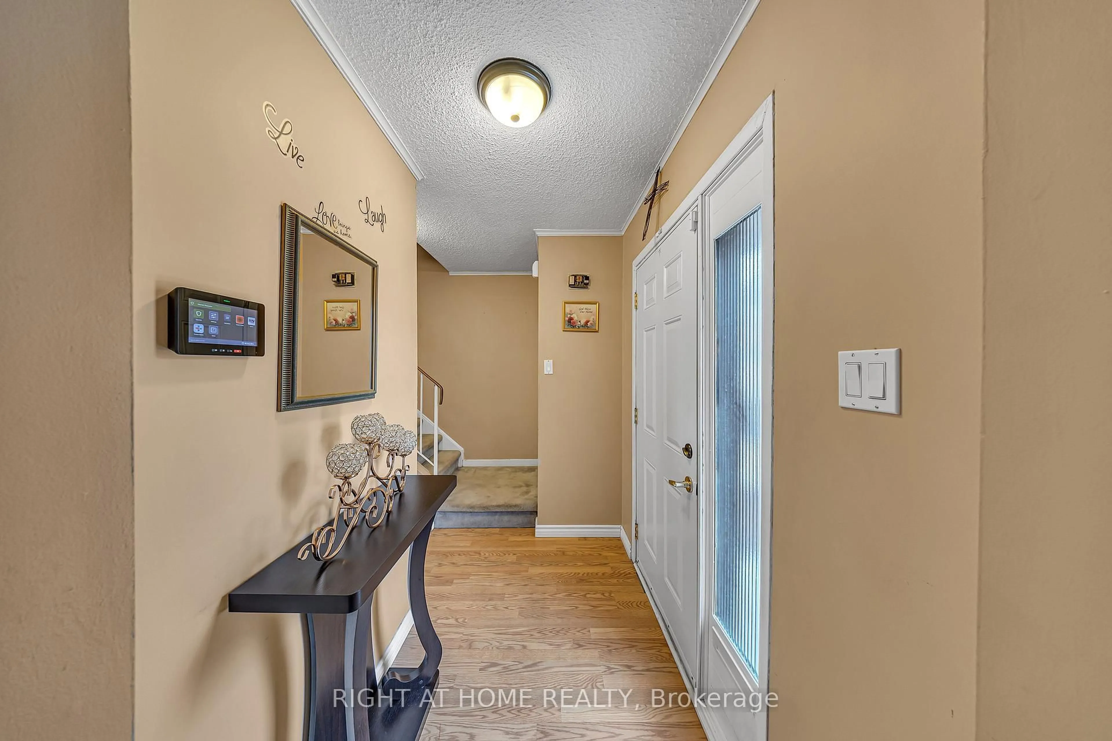 Indoor entryway for 7030 Copenhagen Rd #51, Mississauga Ontario L5N 2P3