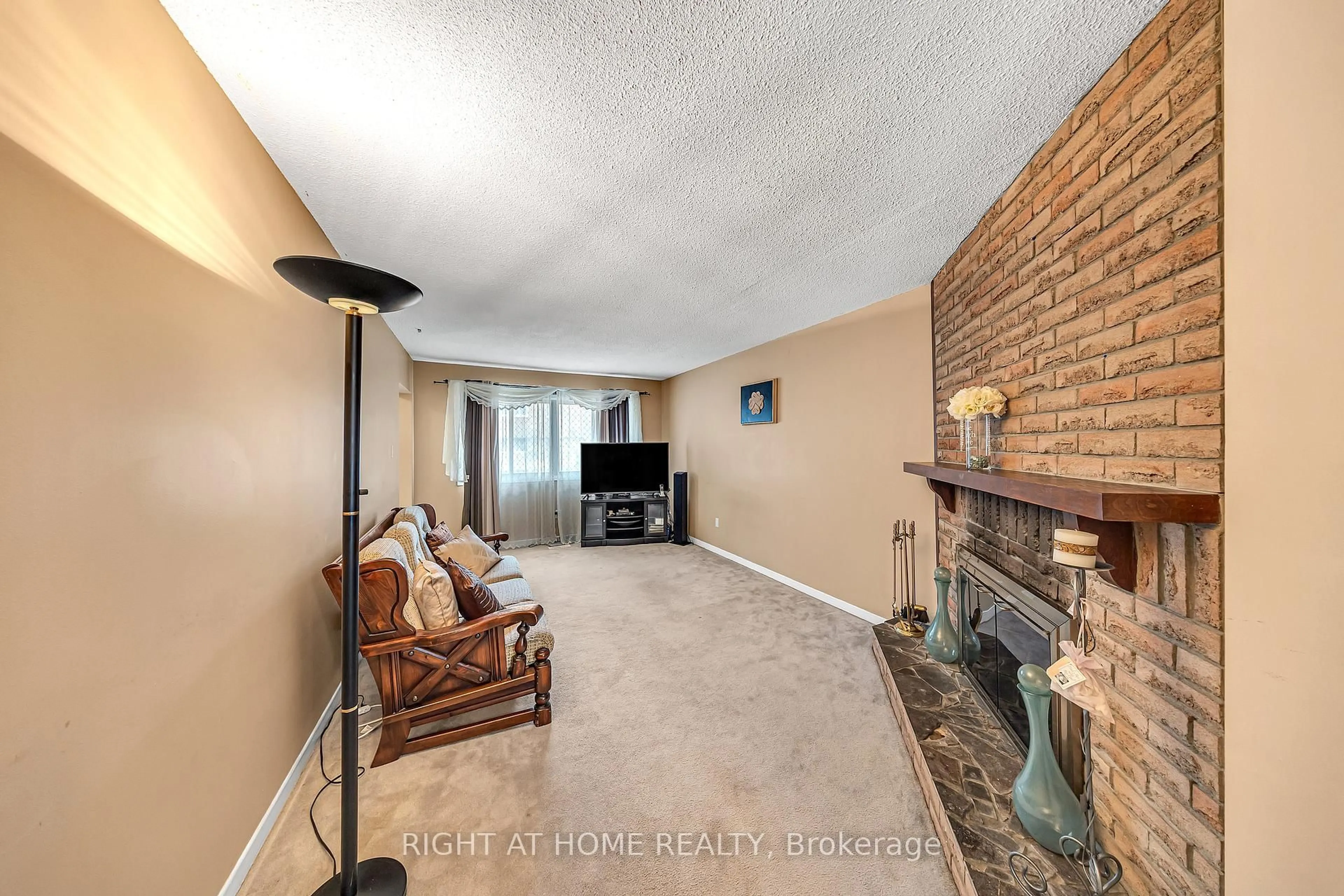 Living room with furniture, unknown for 7030 Copenhagen Rd #51, Mississauga Ontario L5N 2P3