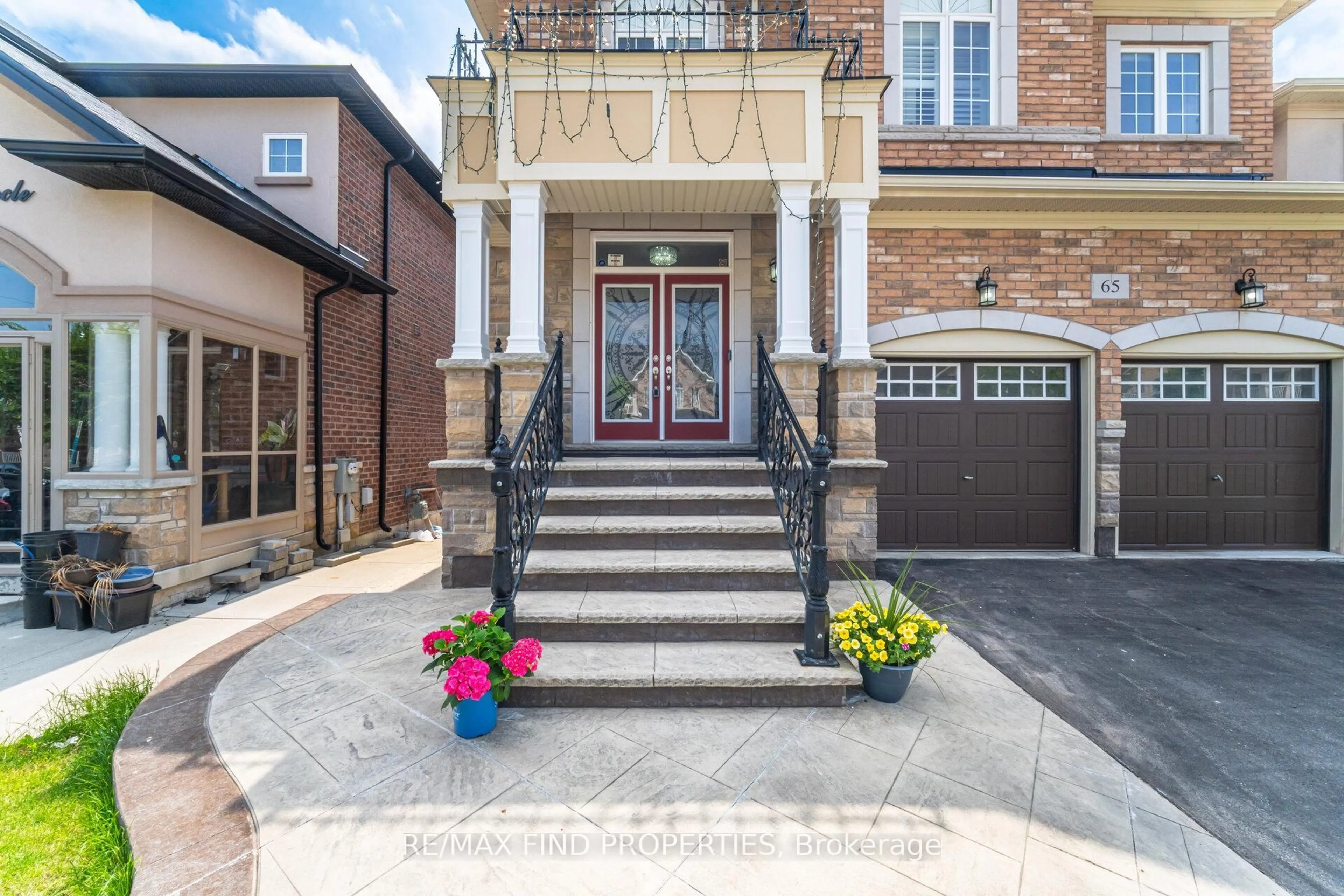 Unknown for 65 Monkton Circ, Brampton Ontario L6Y 5Z5