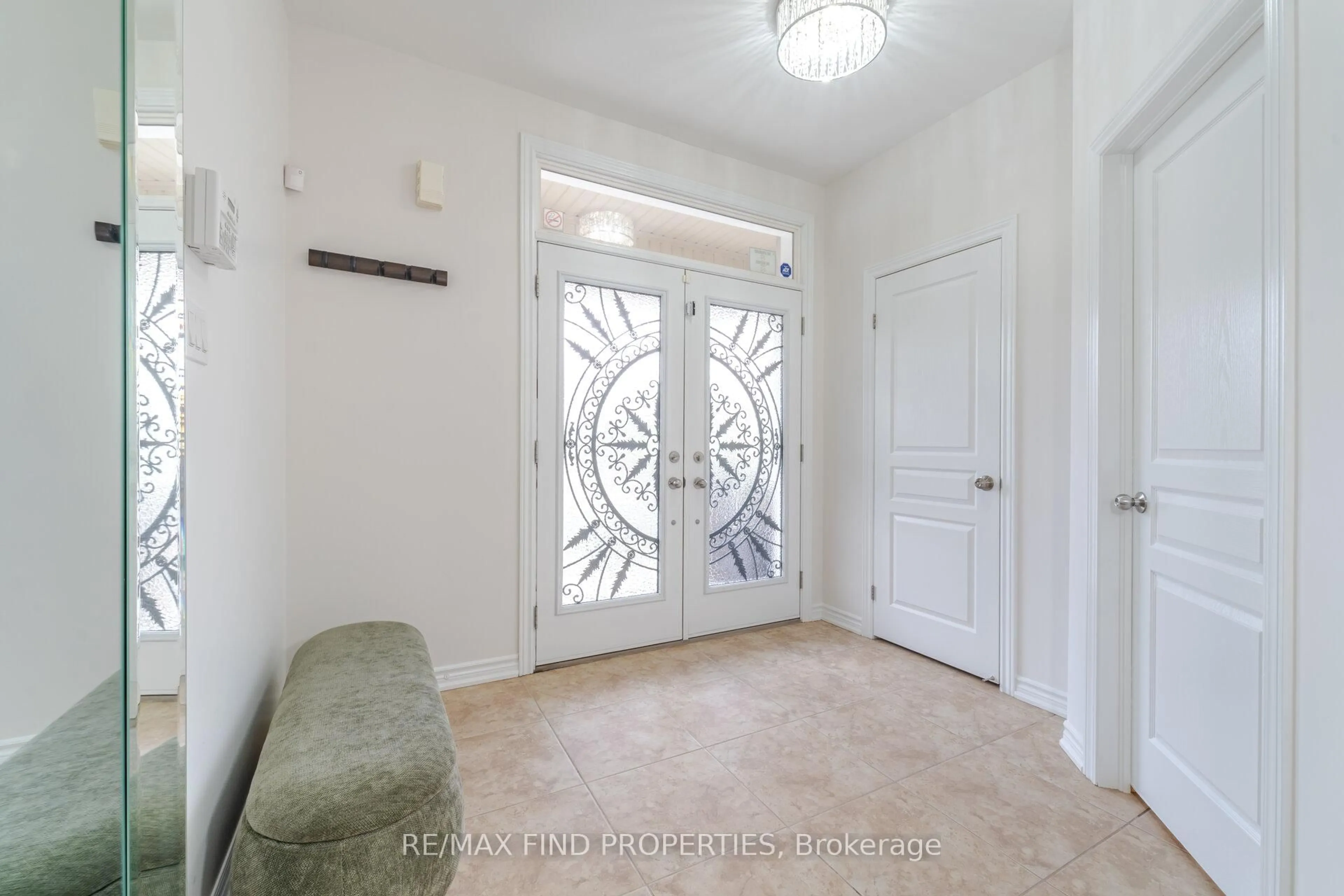 Indoor entryway for 65 Monkton Circ, Brampton Ontario L6Y 5Z5