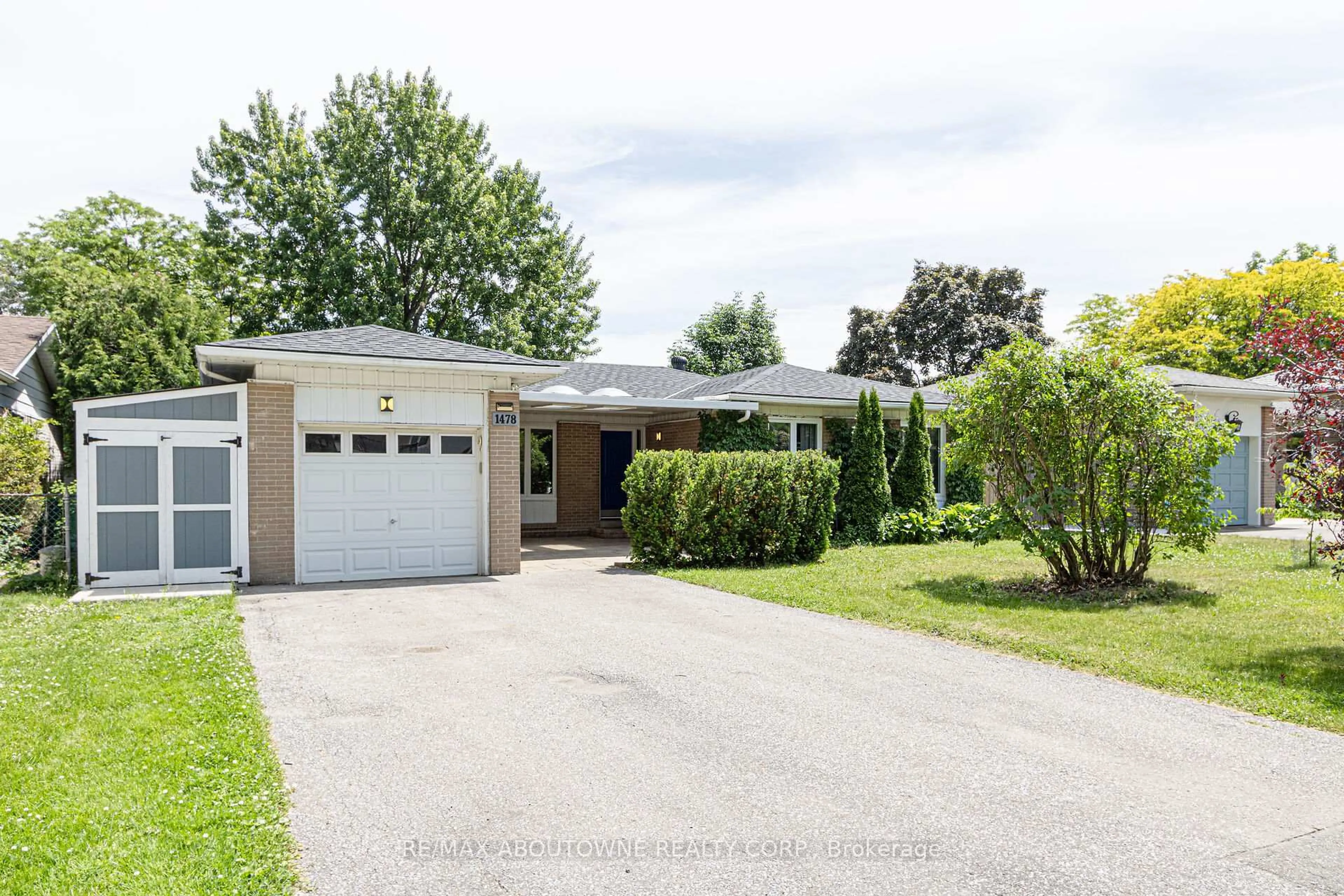 Home with brick exterior material, street for 1478 Seaview Dr, Mississauga Ontario L5J 1X5