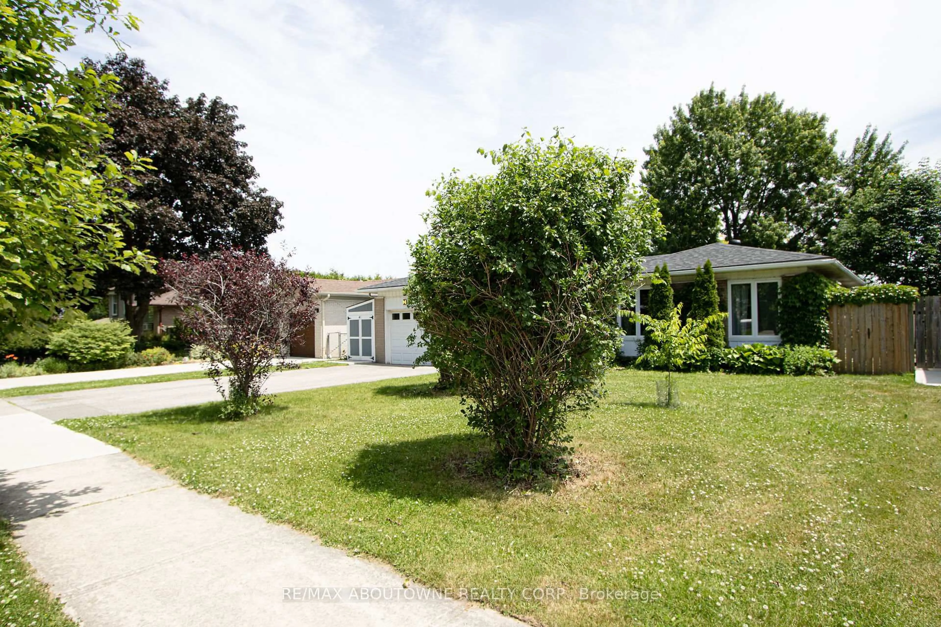 Patio, street for 1478 Seaview Dr, Mississauga Ontario L5J 1X5