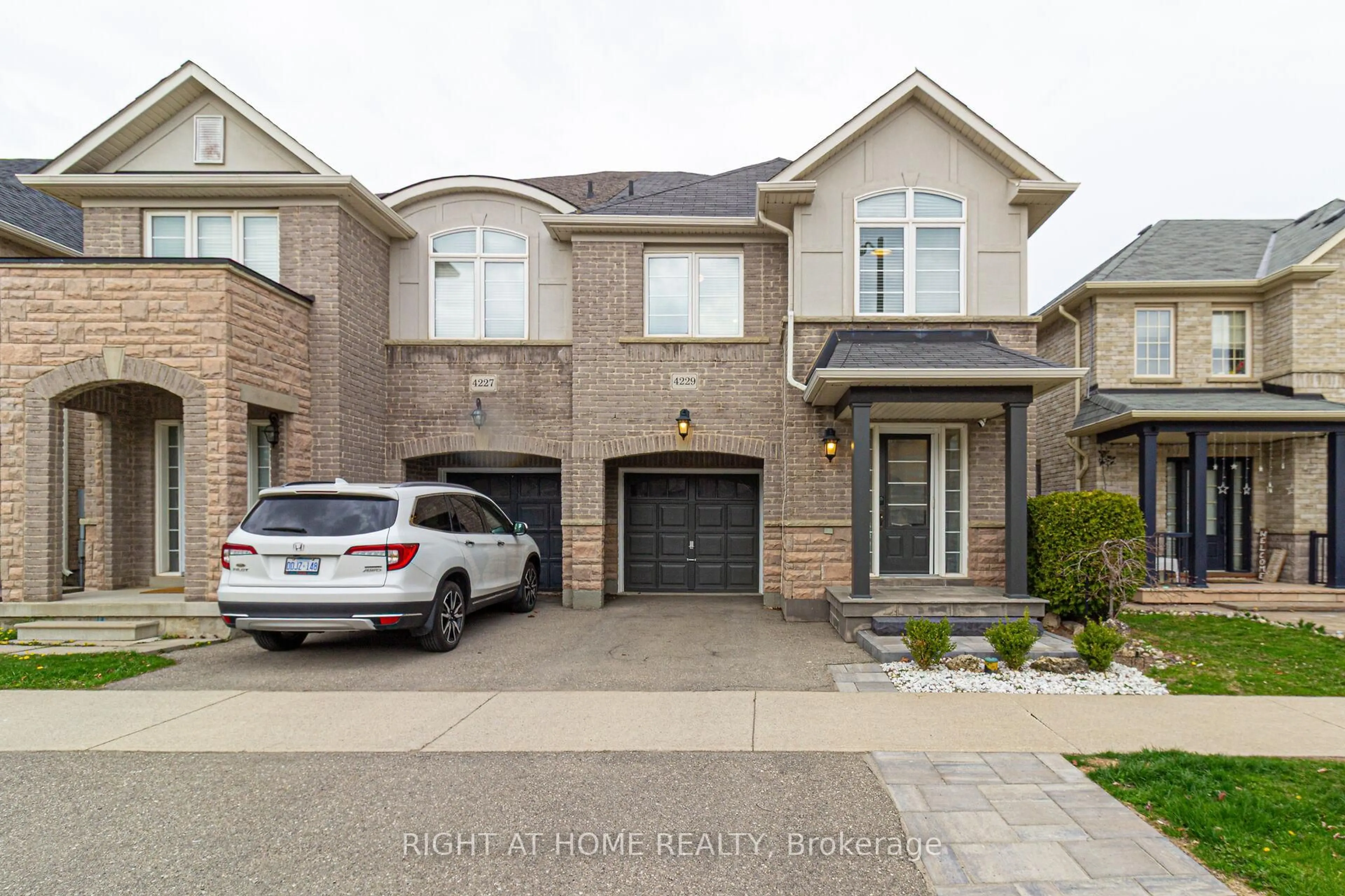 Home with brick exterior material, street for 4229 Cole Cres, Burlington Ontario L7M 0M7