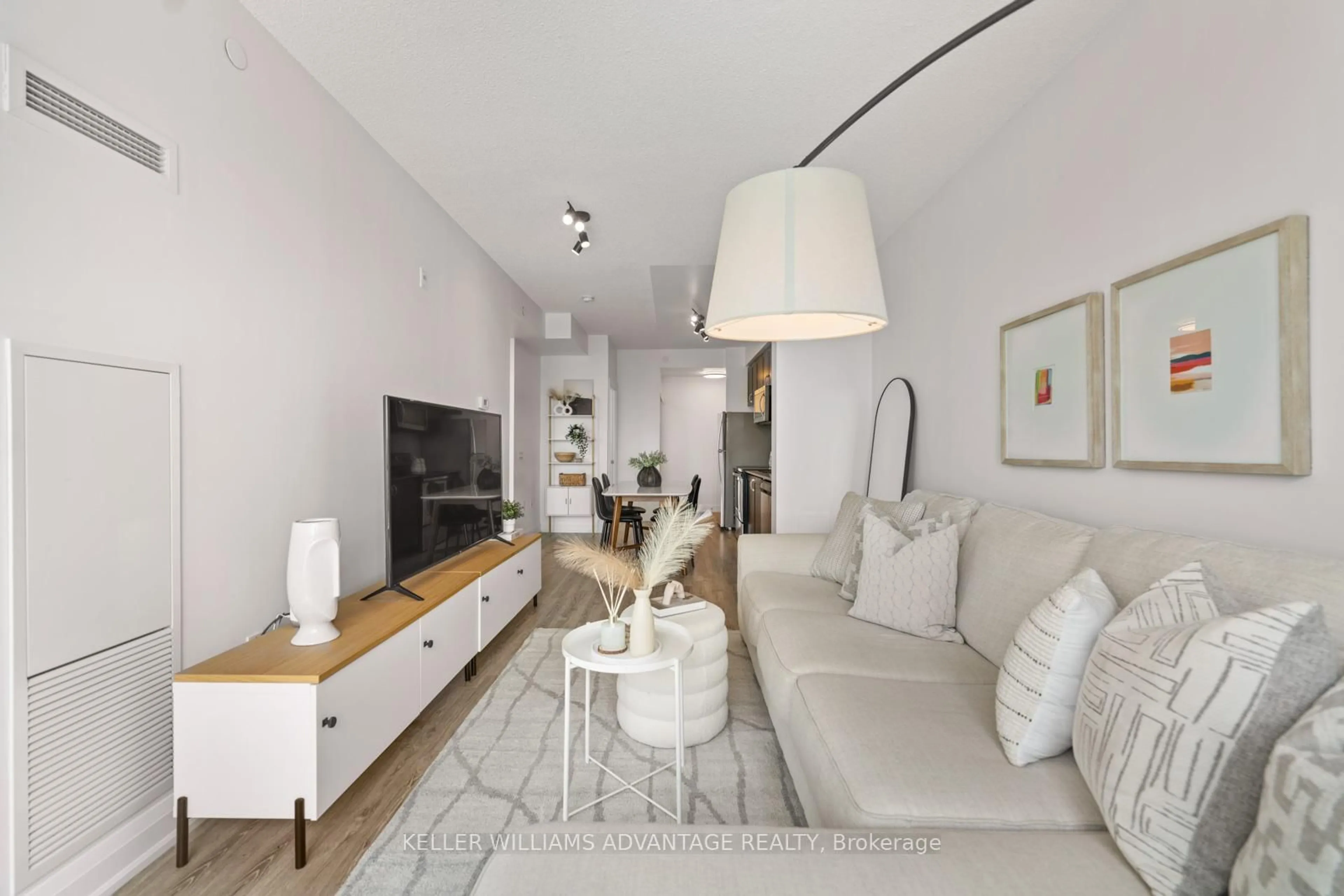 Living room with furniture, unknown for 2800 Keele St #813, Toronto Ontario M3M 2G4