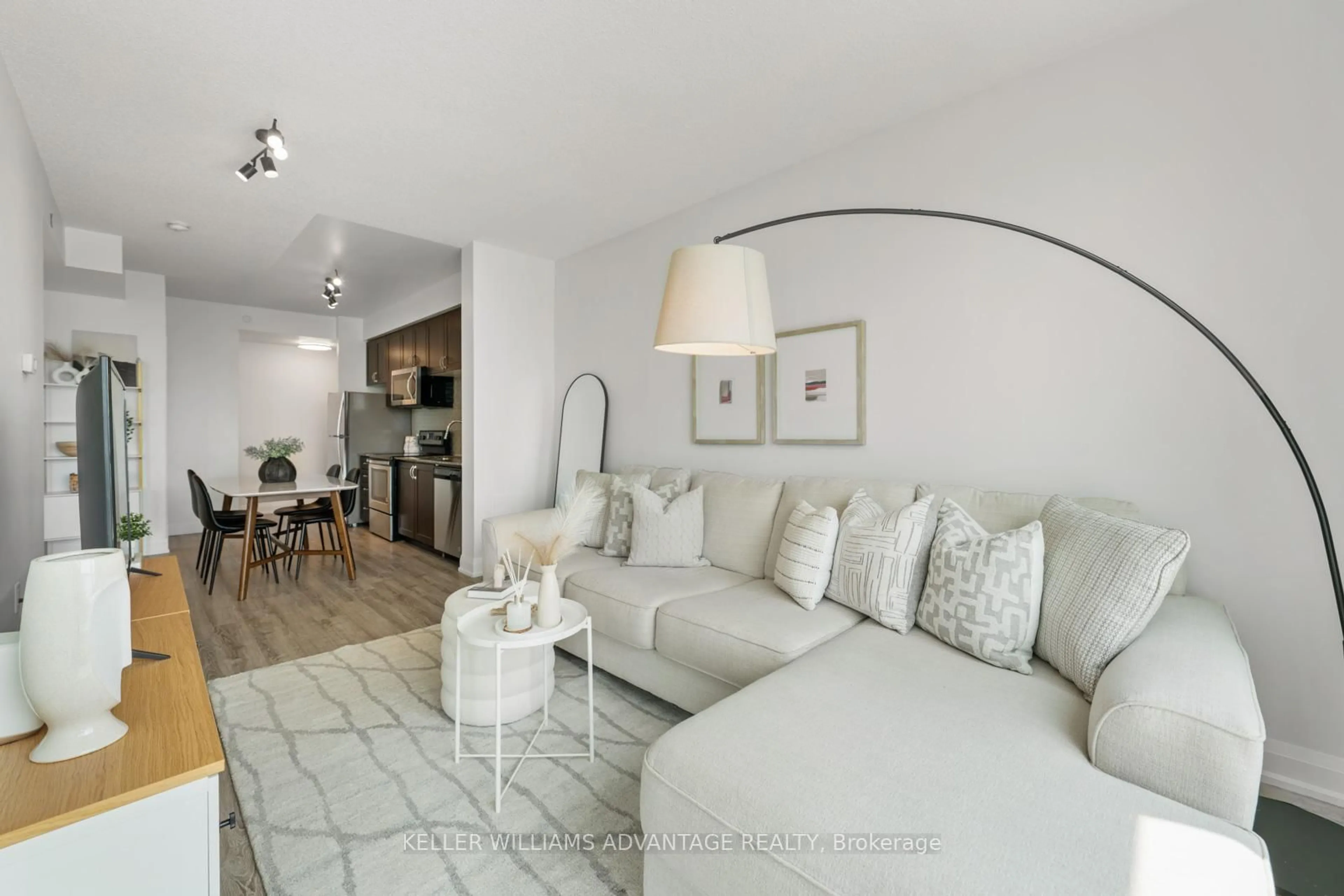 Living room with furniture, unknown for 2800 Keele St #813, Toronto Ontario M3M 2G4