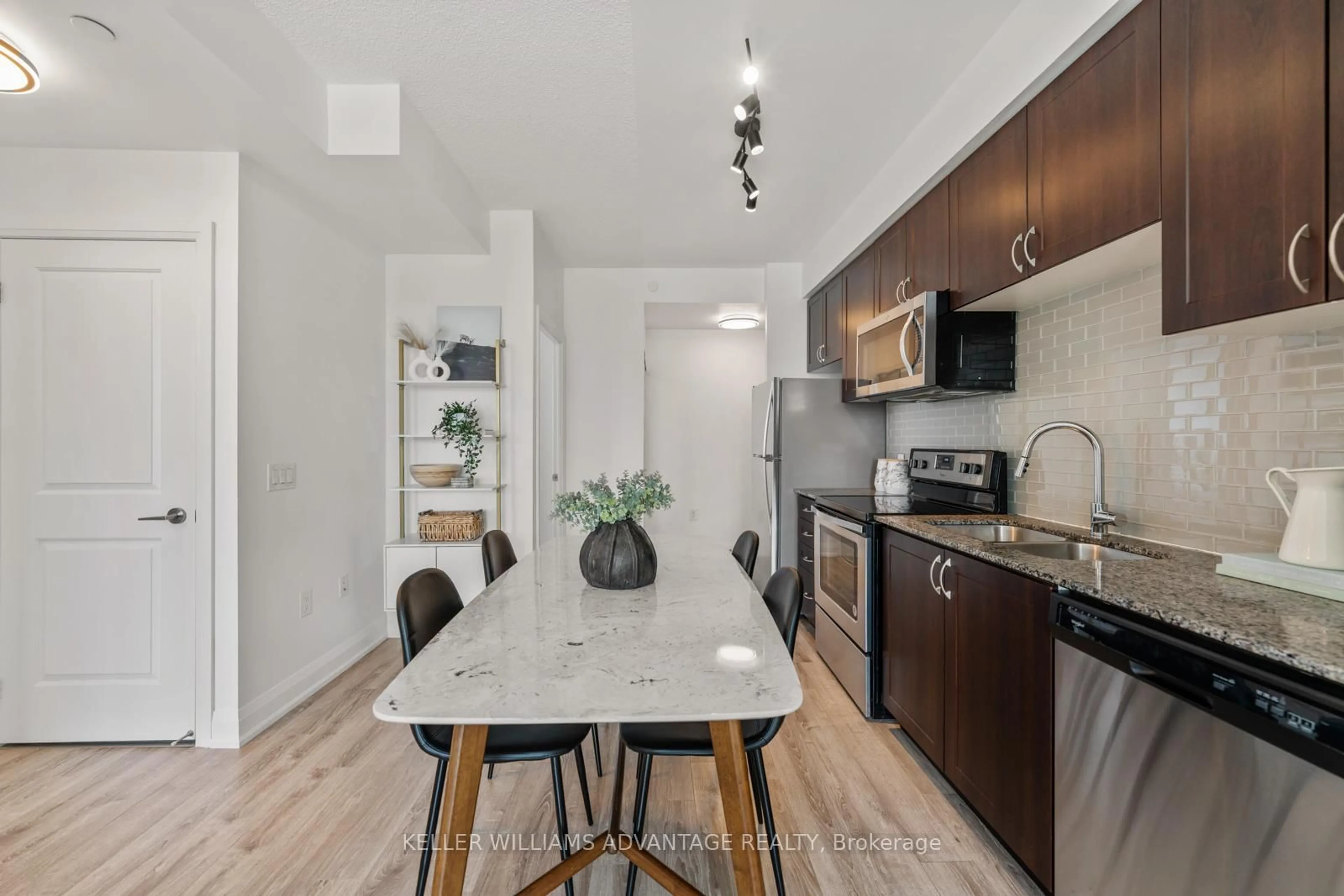 Open concept kitchen, unknown for 2800 Keele St #813, Toronto Ontario M3M 2G4