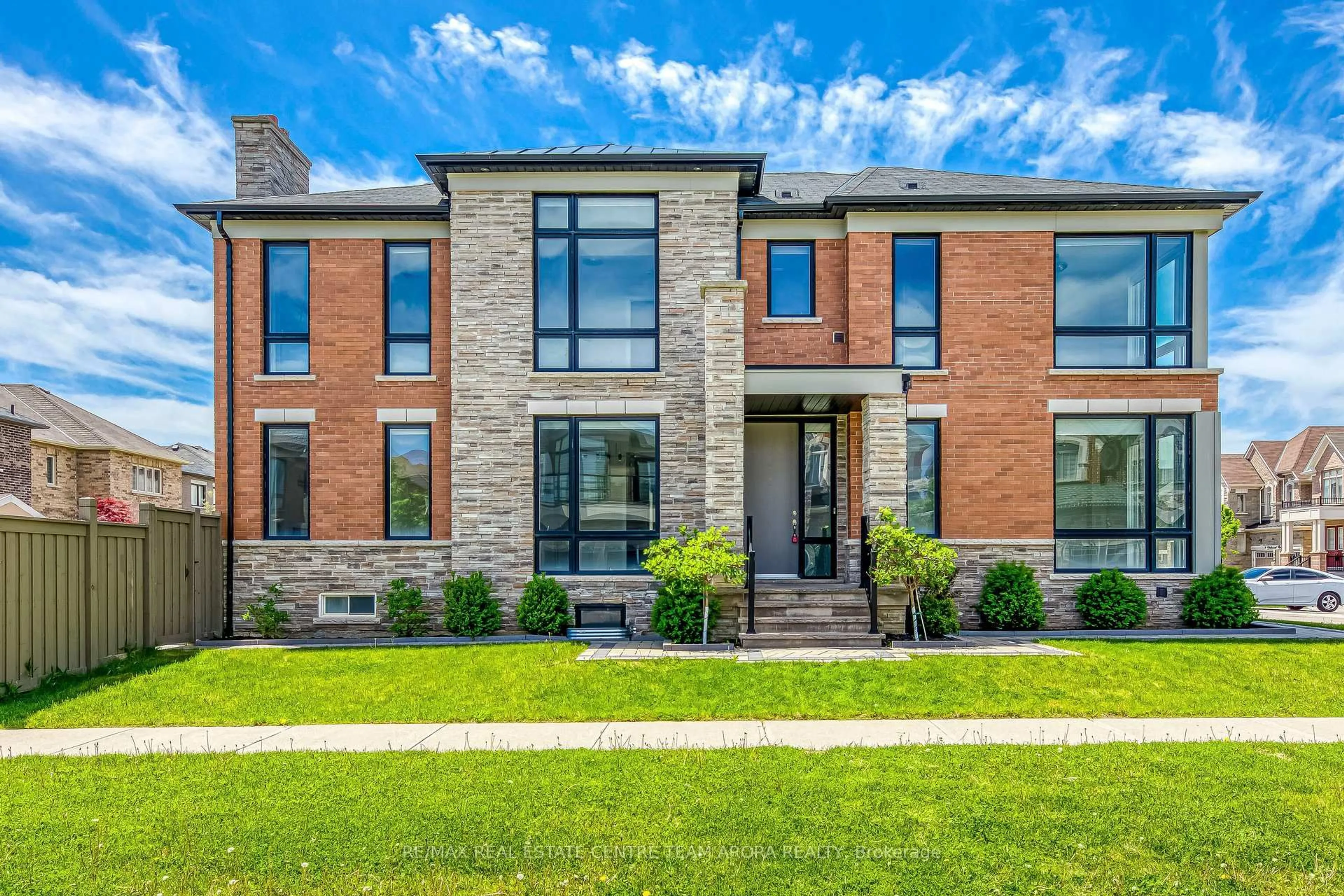 Home with brick exterior material, street for 15 Dalecrest Rd, Brampton Ontario L6X 5N3