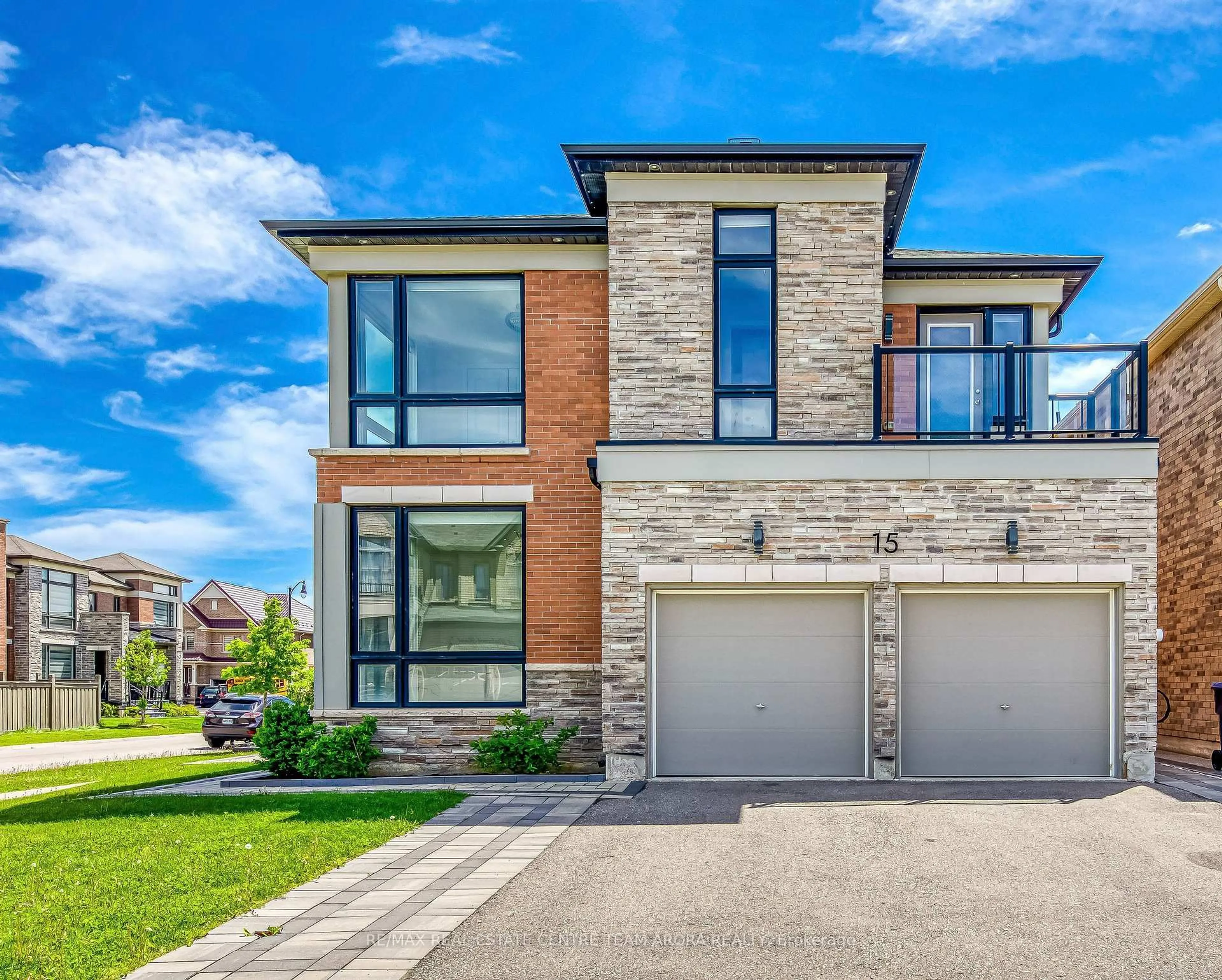 Home with brick exterior material, street for 15 Dalecrest Rd, Brampton Ontario L6X 5N3