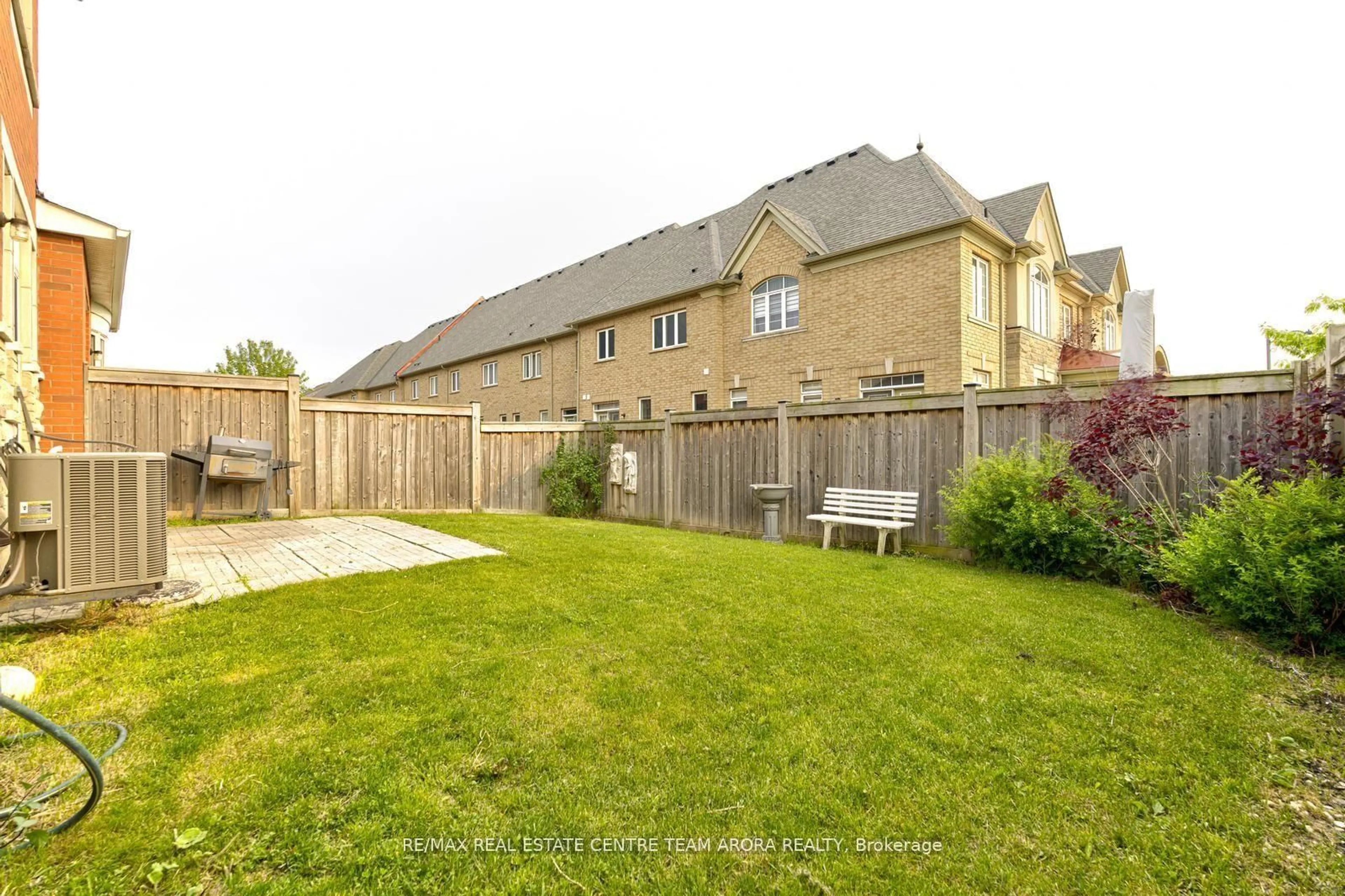 Patio, street for 28 Sixteen Mile Dr, Oakville Ontario L6M 0S7