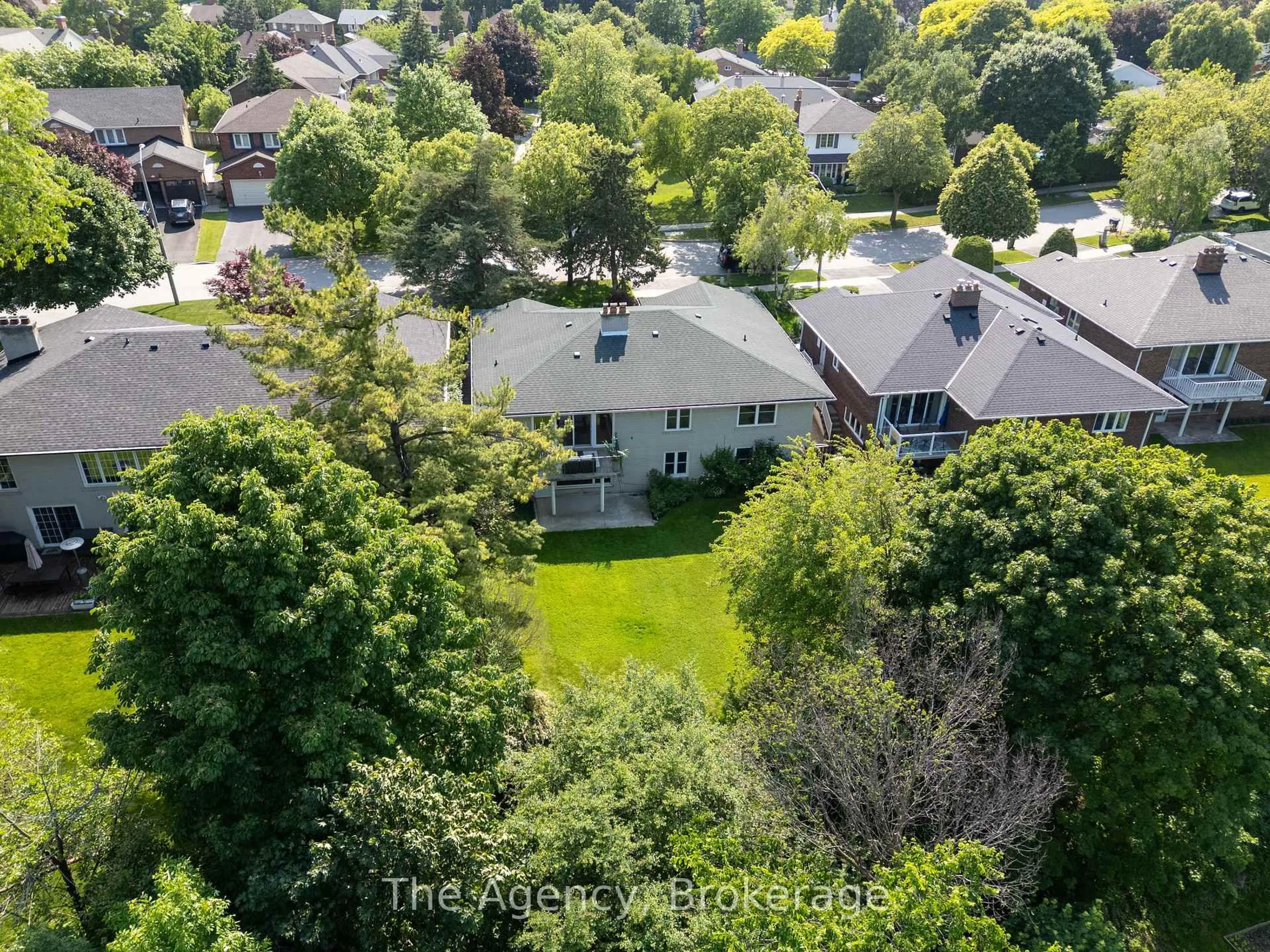 A pic from outside/outdoor area/front of a property/back of a property/a pic from drone, unknown for 30 Deanewood Cres, Toronto Ontario M9B 3A9