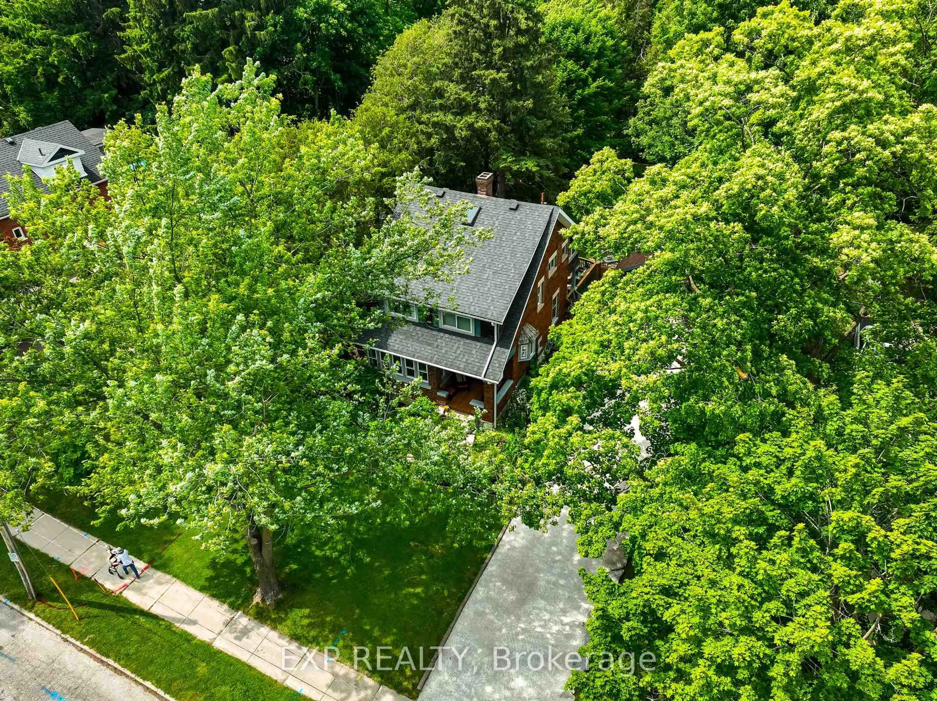 A pic from outside/outdoor area/front of a property/back of a property/a pic from drone, forest/trees view for 9 Third Ave, Orangeville Ontario L9W 1G8