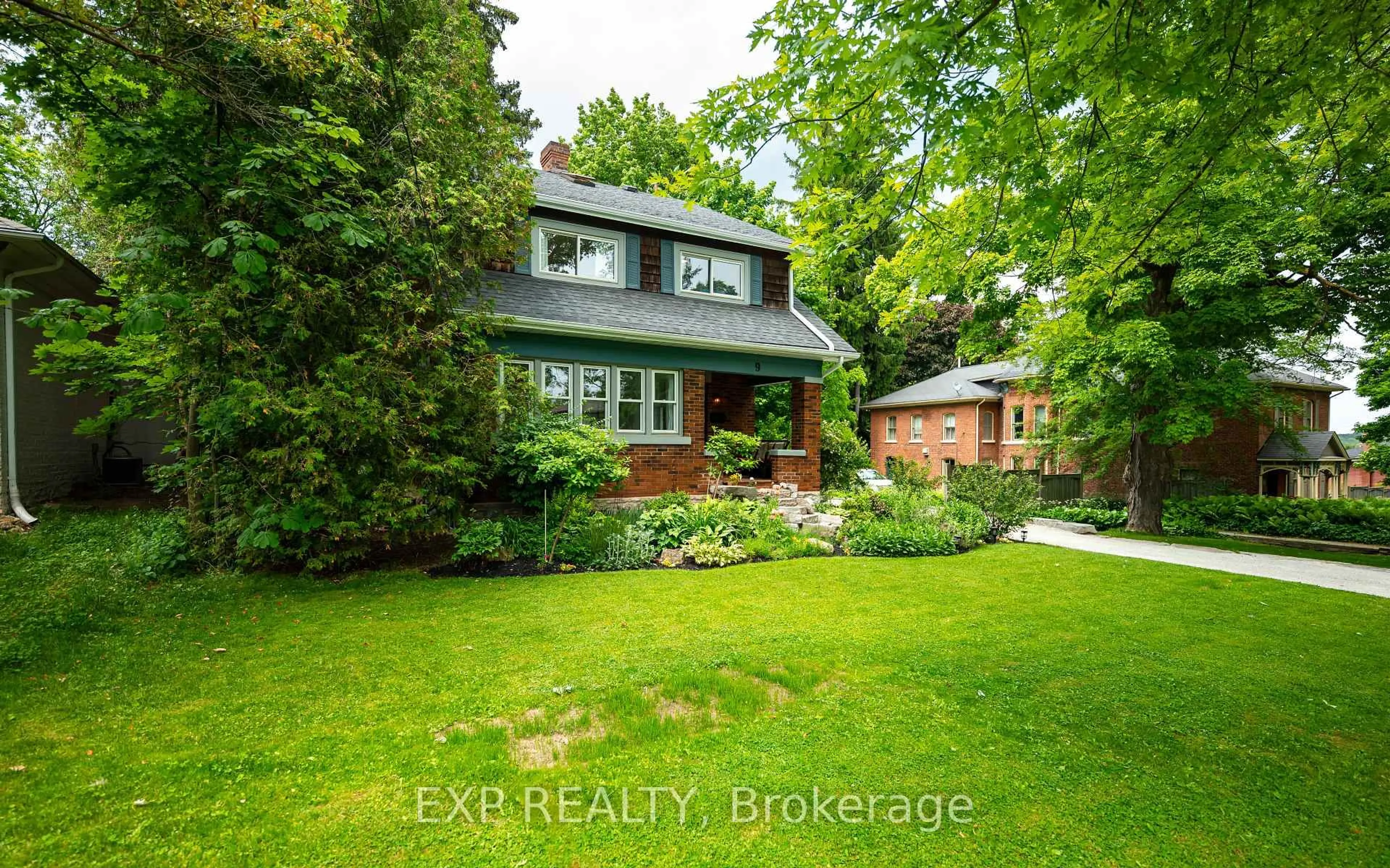 A pic from outside/outdoor area/front of a property/back of a property/a pic from drone, street for 9 Third Ave, Orangeville Ontario L9W 1G8