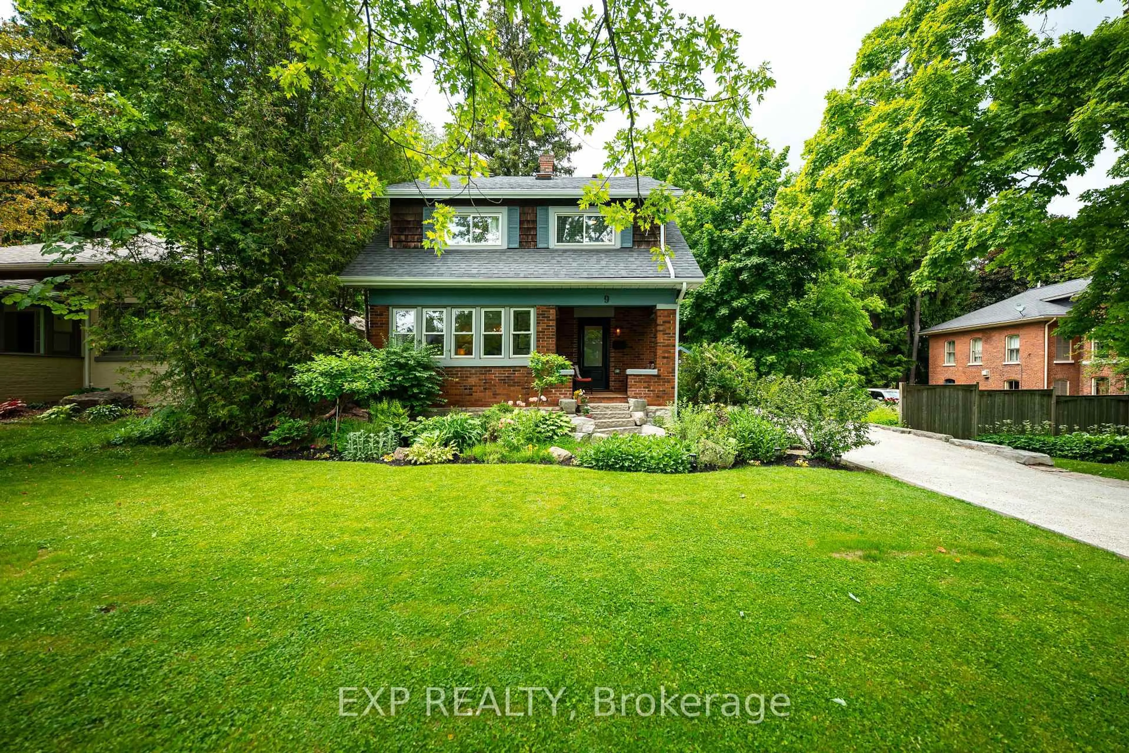 A pic from outside/outdoor area/front of a property/back of a property/a pic from drone, street for 9 Third Ave, Orangeville Ontario L9W 1G8