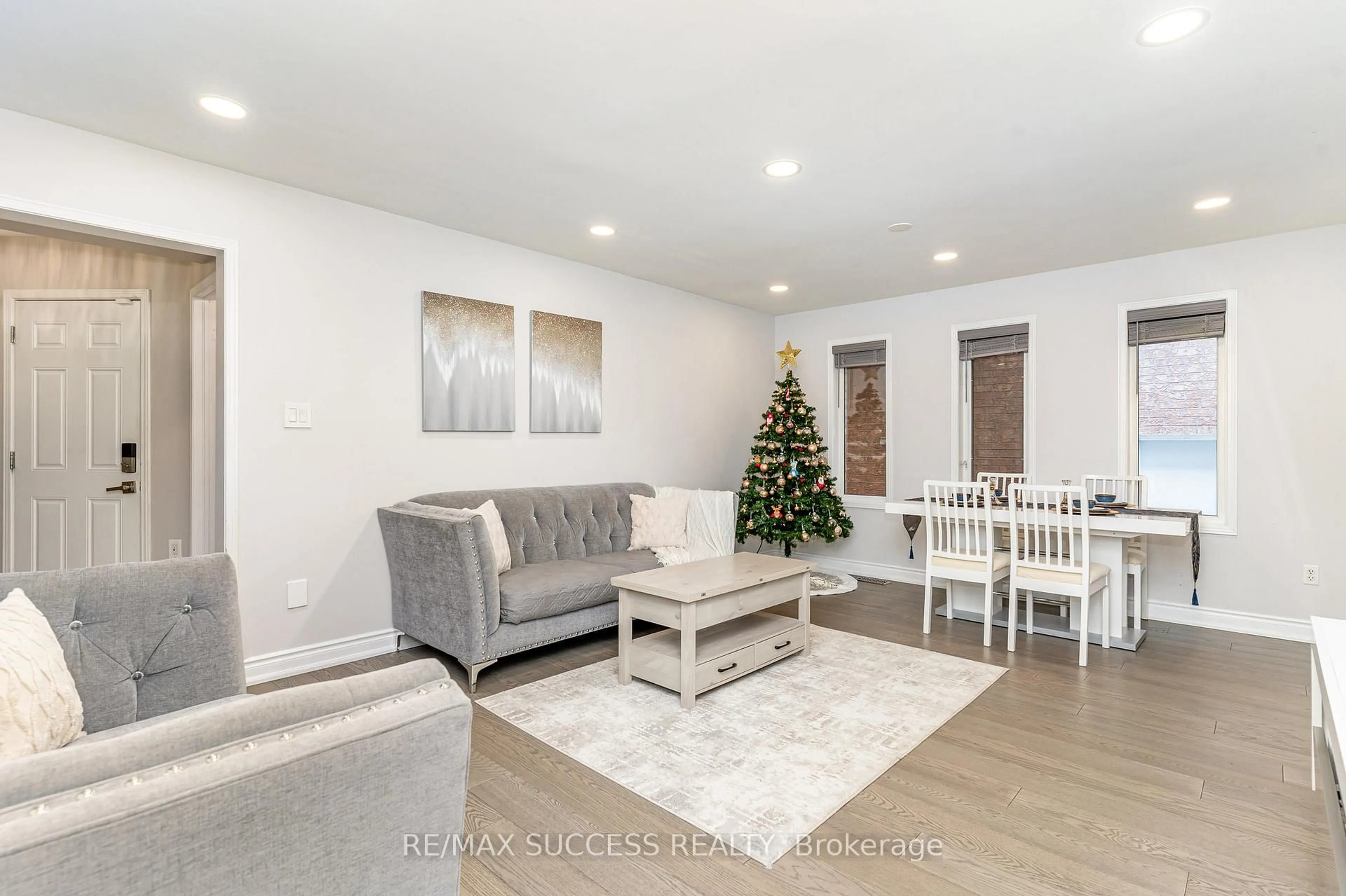 Living room with furniture, unknown for 5383 Red Brush Dr, Mississauga Ontario L4Z 4B2