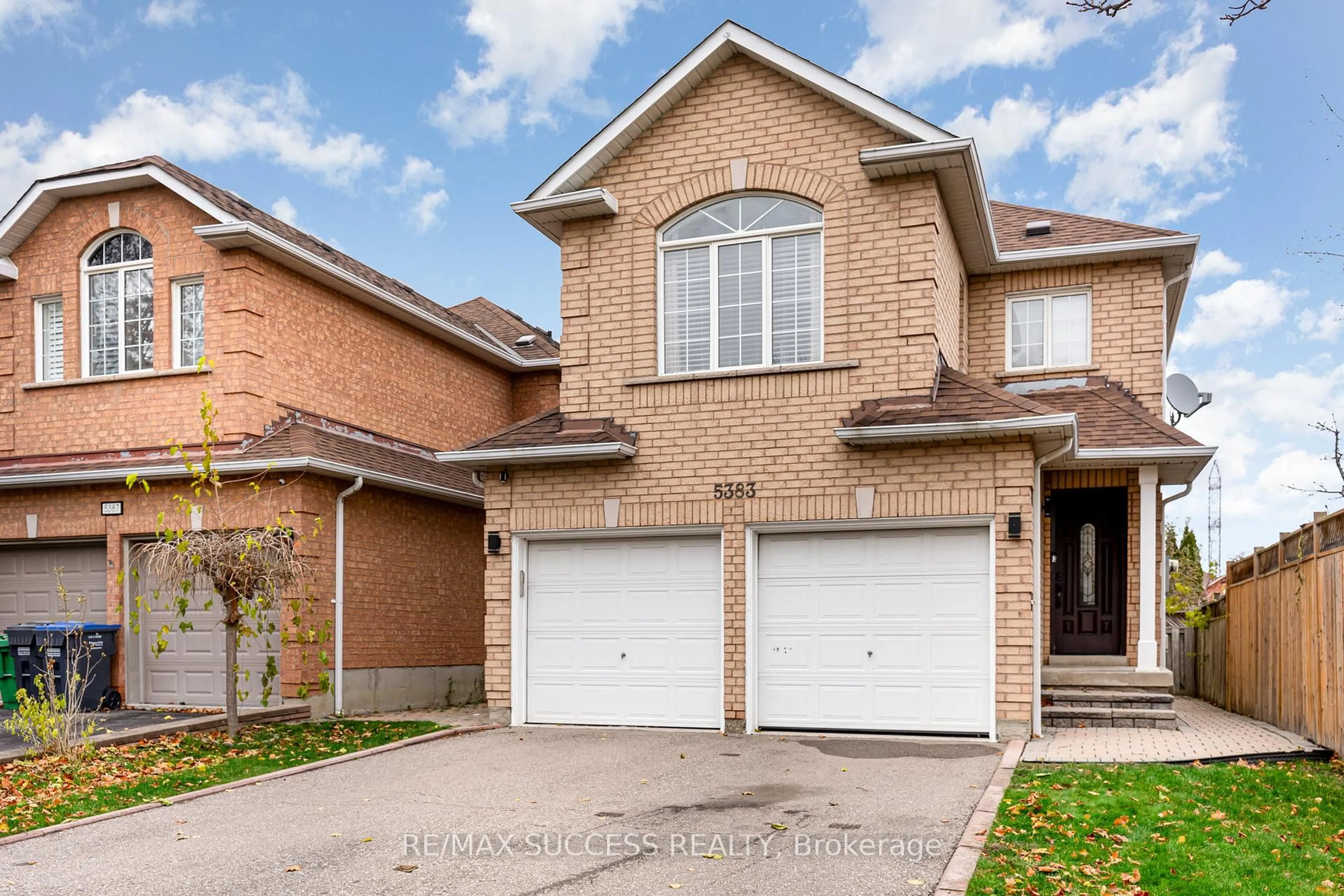 Home with brick exterior material, street for 5383 Red Brush Dr, Mississauga Ontario L4Z 4B2